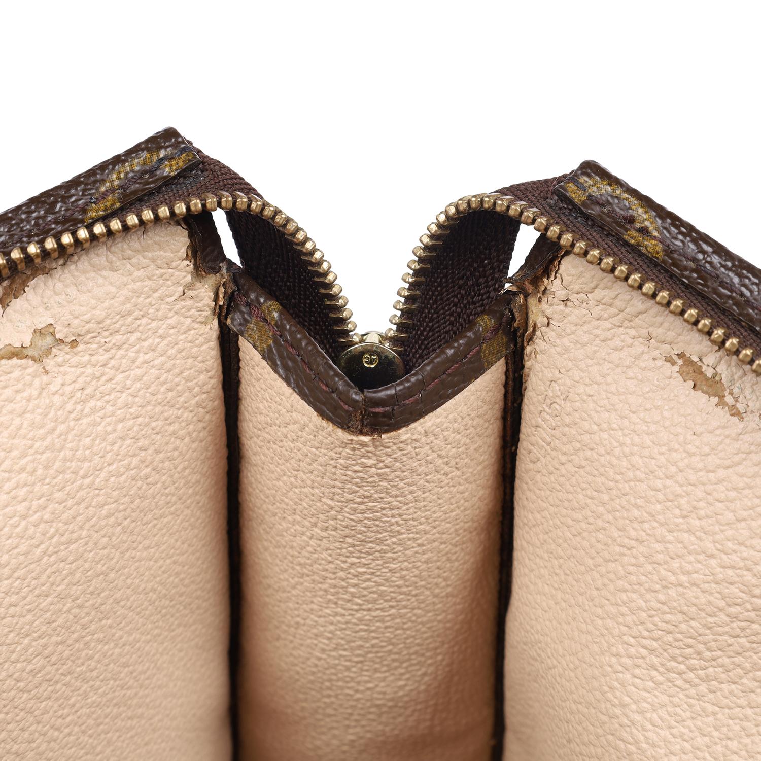 Louis Vuitton - Pochette de toilette monogrammée 26 7