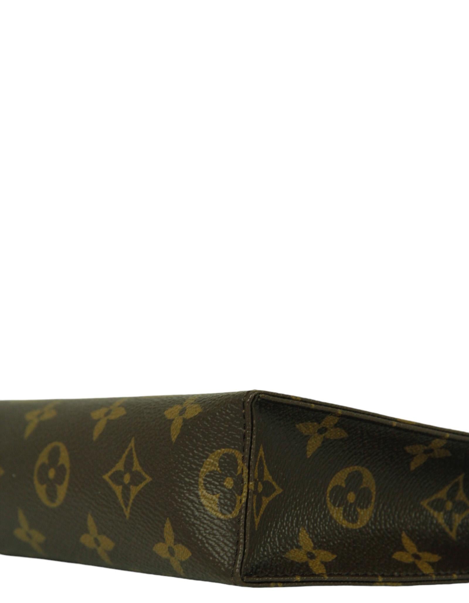 Louis Vuitton Monogram Toiletry Pouch 26 Cosmetic/Clutch Bag In Excellent Condition For Sale In New York, NY