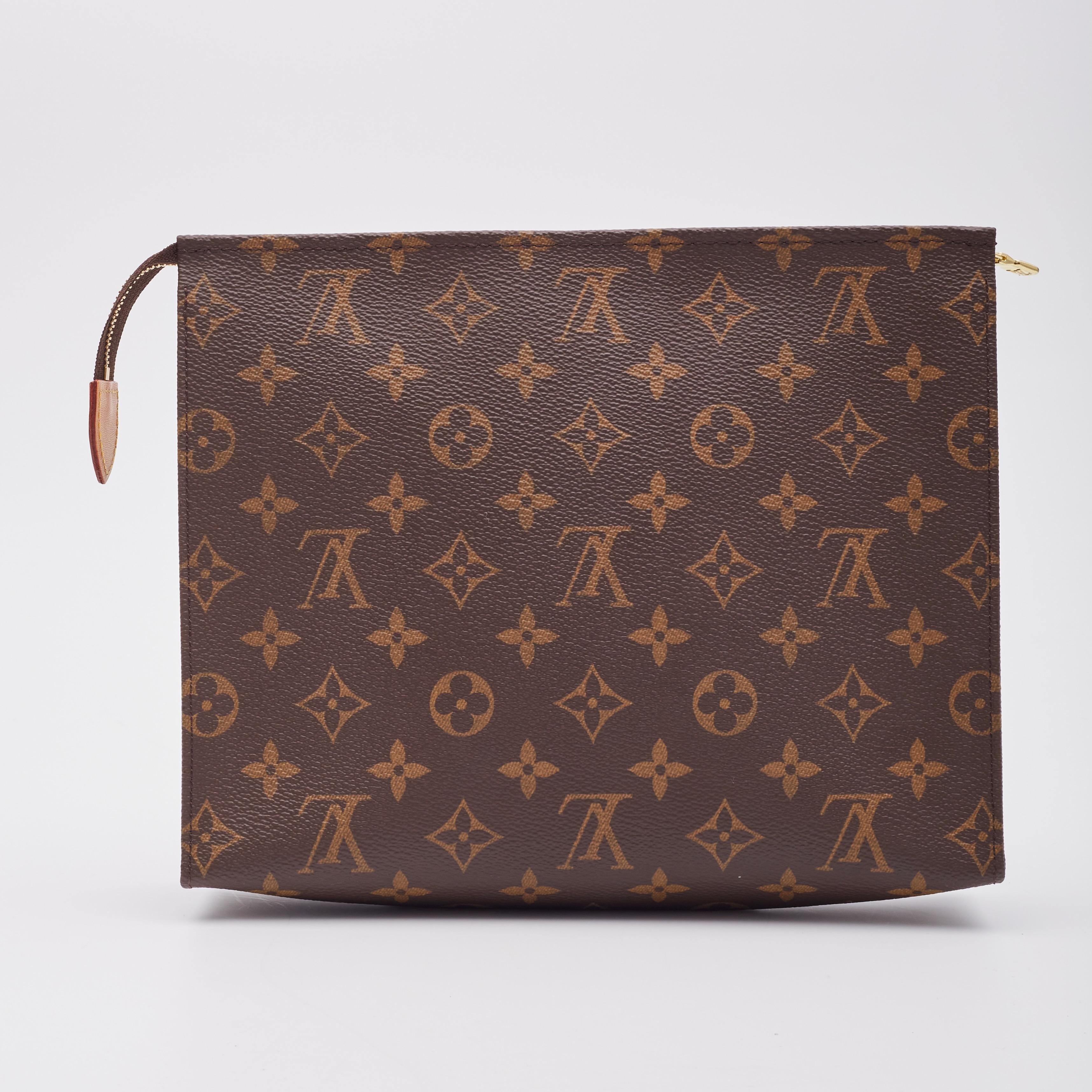 Louis Vuitton Monogram Toiletry Pouch 26 In Excellent Condition For Sale In Montreal, Quebec