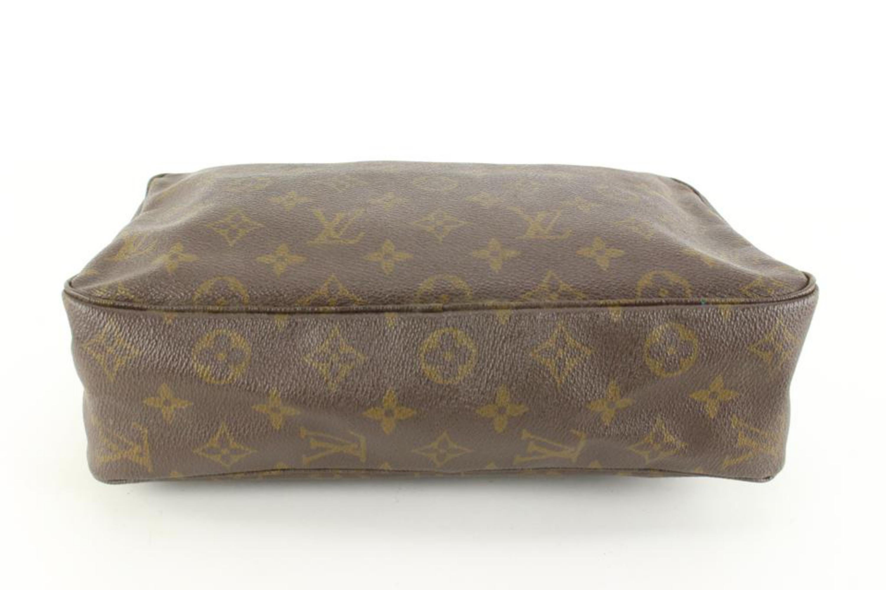 Gray Louis Vuitton Monogram Toiletry Pouch 28 Unisex Travel Make Up Bag 69lk726s For Sale