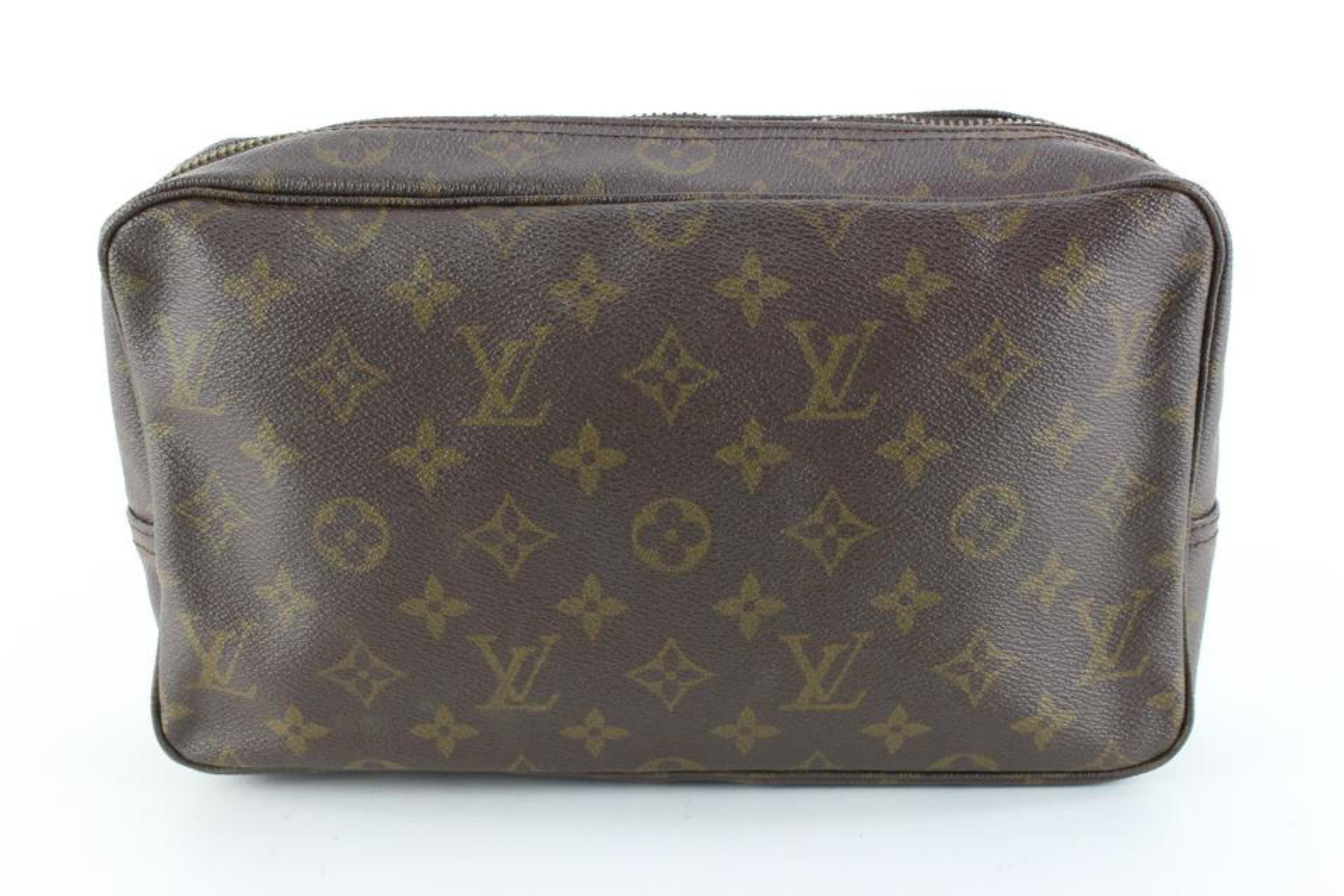 Louis Vuitton Monogram Toiletry Pouch 28 Unisex Travel Make Up Bag 69lk726s For Sale 2