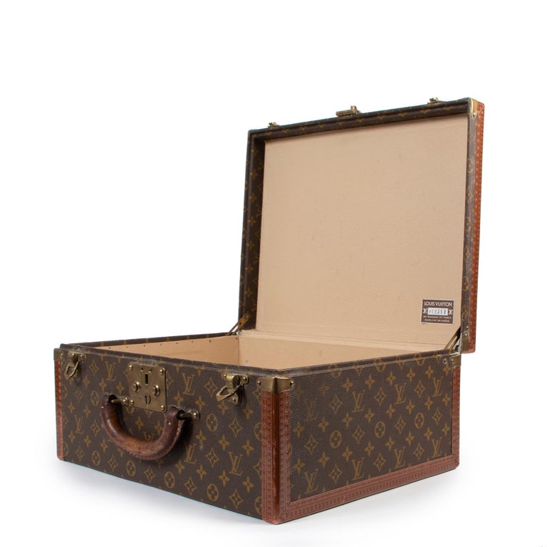 Louis Vuitton Monogram Travel Case  In Good Condition For Sale In Antwerp, BE