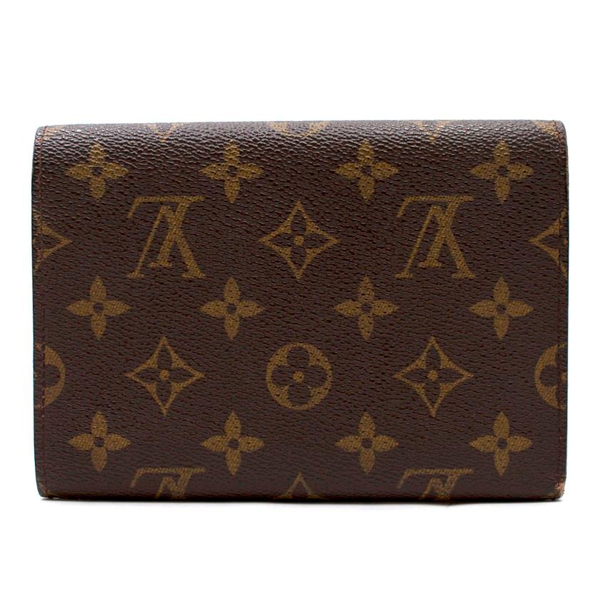 Louis Vuitton Monogram Trifold Wallet

-Wallet with popper closure
-Wallet features card slots, cash slot and coin pocket
-Gold toned embossed hardware

Please note, these items are pre-owned and may show signs of being stored even when unworn and