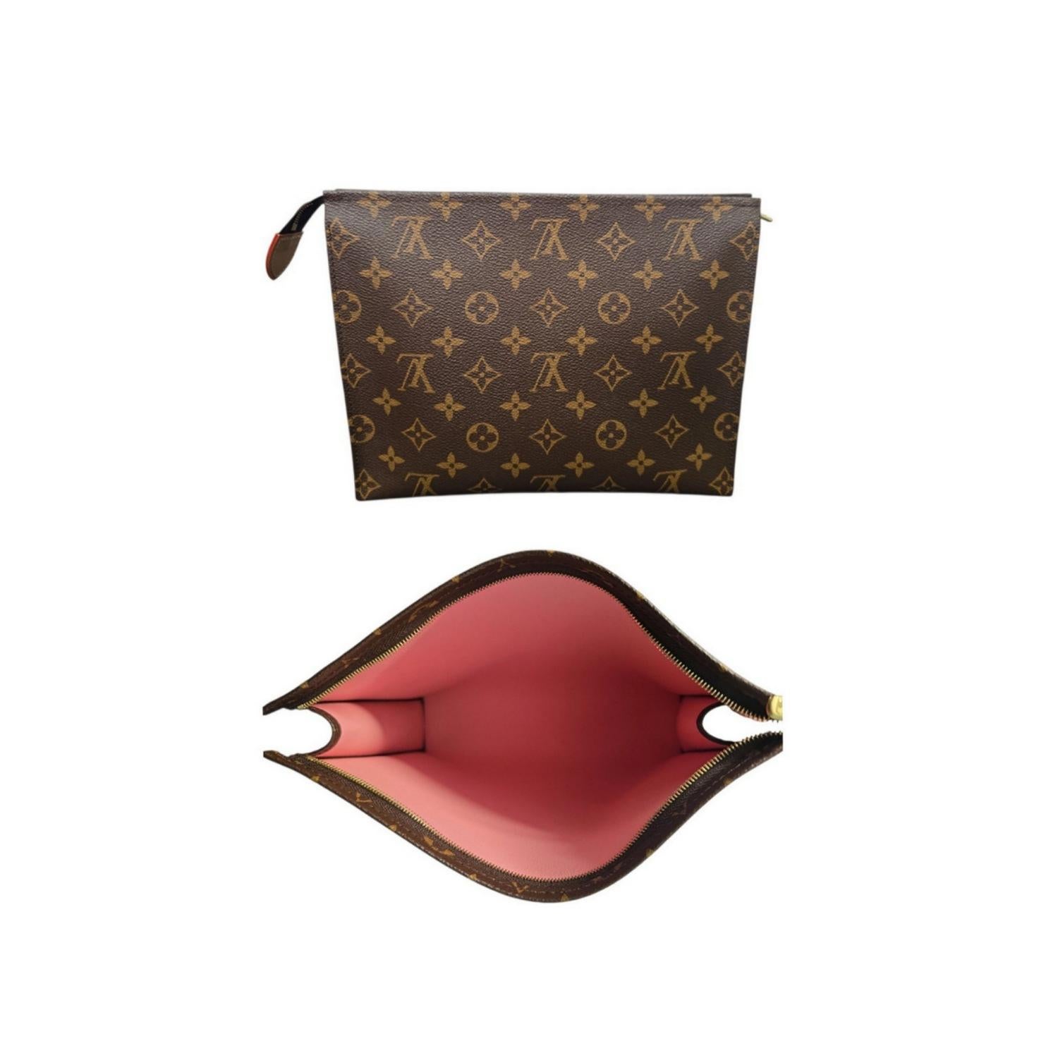 Marrone Set di sacchetti da toilette Trio Louis Vuitton in vendita