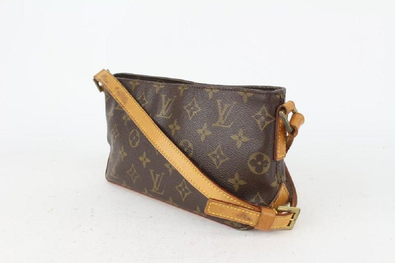 Louis Vuitton Trotteur Shoulder bag 323795