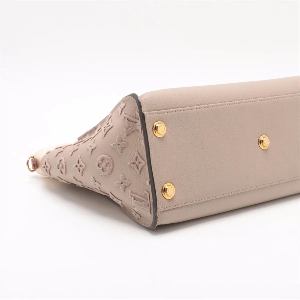 *Louis Vuitton Monogram On My Side Beige en vente 1