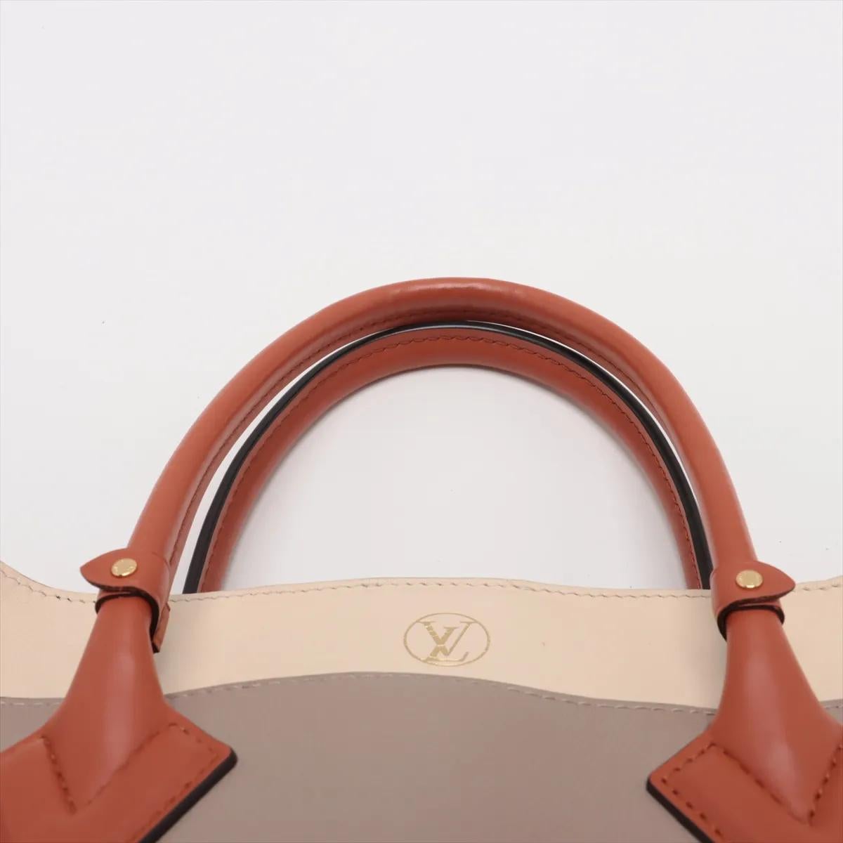 *Louis Vuitton Monogram On My Side Beige en vente 3