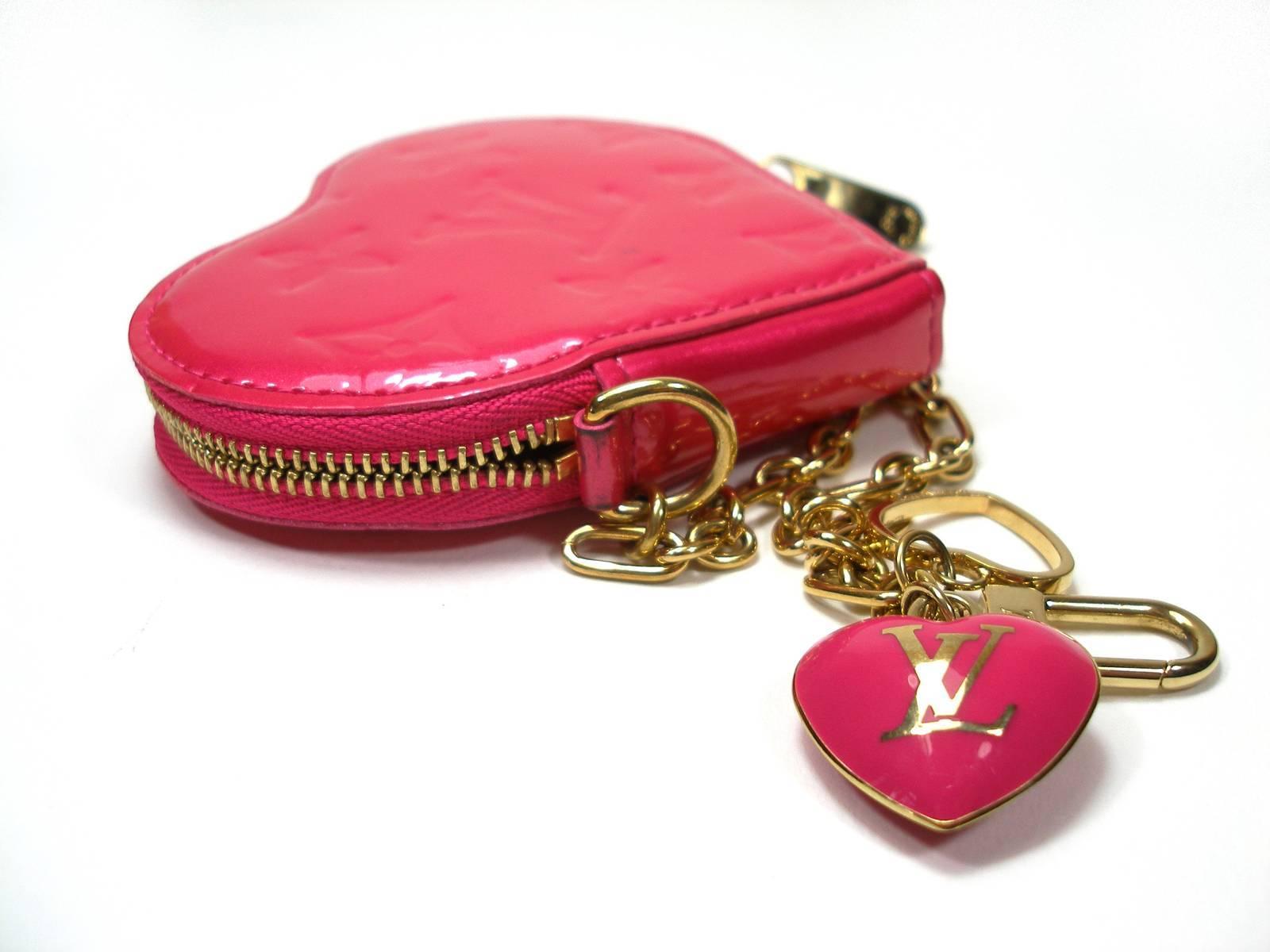 Adorable Louis Vuitton Monogram Vernis Heart Coin Purse. It is made to attach to the D-rings of LV bags and to keep your change organized in an elegant fashion
 Irresistible and feminine
 It can be used as a bag charm
Retail price : $ 525