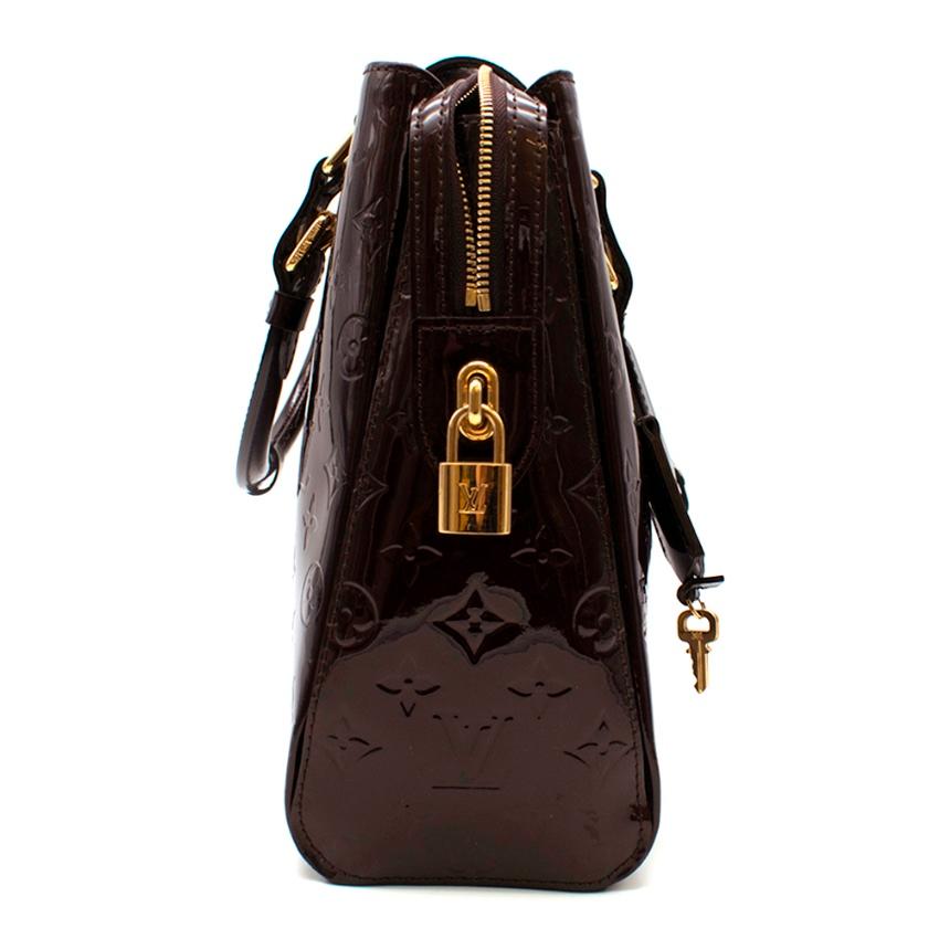 Louis Vuitton Monogram Vernis Melrose Avenue Bag

- Top zip fastening 
- Double Handles 
- Microfibre lining 
- Gold finishing 
- Inside flat pockets 
- Inside partitions 
- Top buckle fastening 
- Engraved monogram and brand on buckle 

- Made in