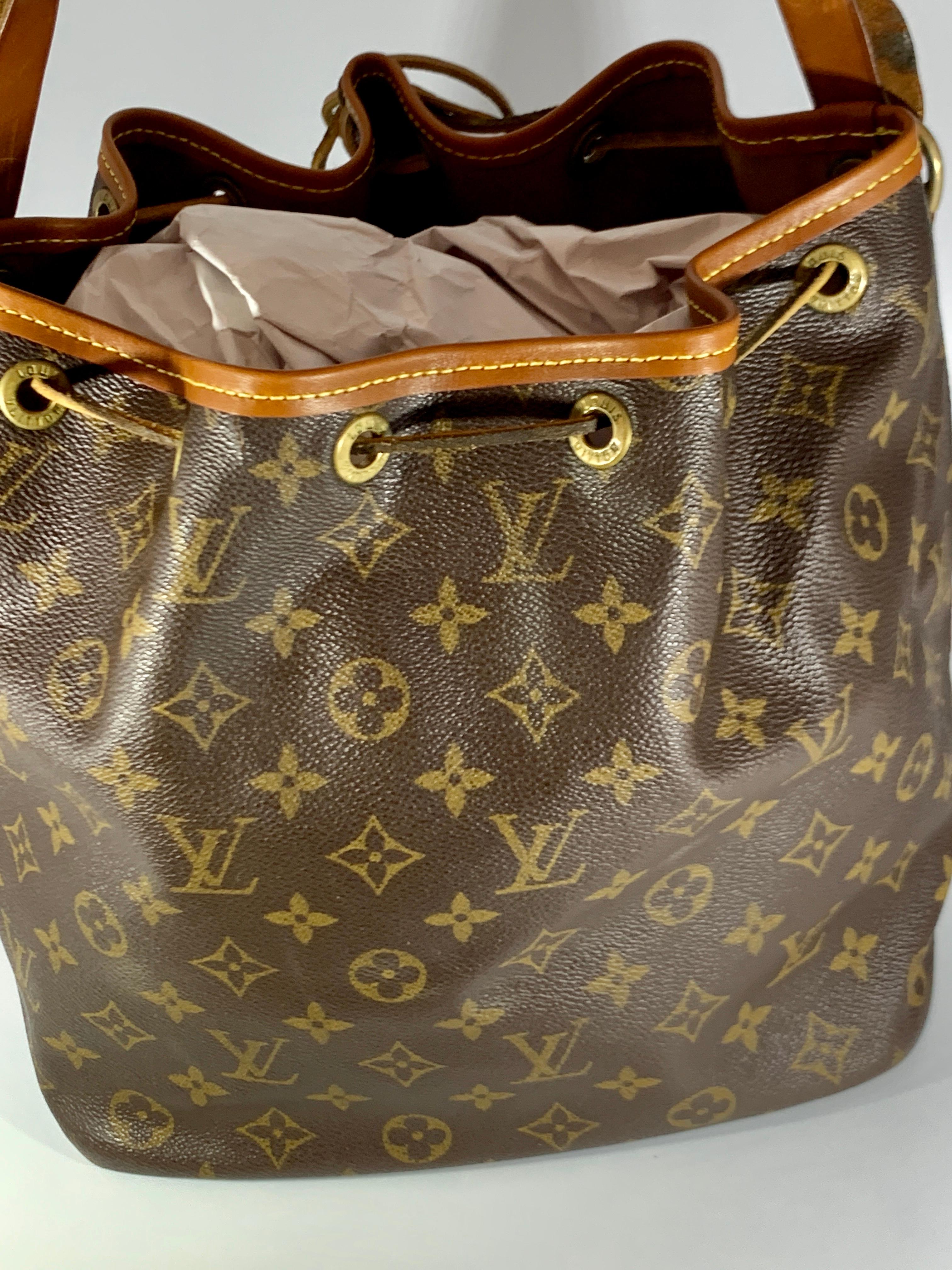 Louis Vuitton  Monogram Vintage  Bucket Bag with Drawstrings In Fair Condition In New York, NY