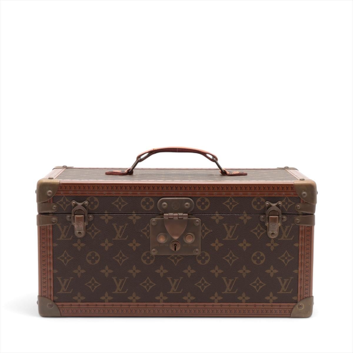 *will ship about 4/22

The Louis Vuitton Monogram Vintage Vanity Beauty Case is a luxurious travel accessory that combines functionality with timeless elegance. Crafted from Louis Vuitton's signature Monogram canvas, it features natural cowhide