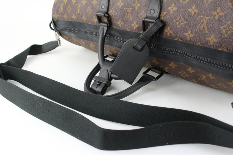 Louis Vuitton Monogram Waterproof Keepall Bandouliere 55 Duffle with Strap 68lk6 In Fair Condition For Sale In Dix hills, NY
