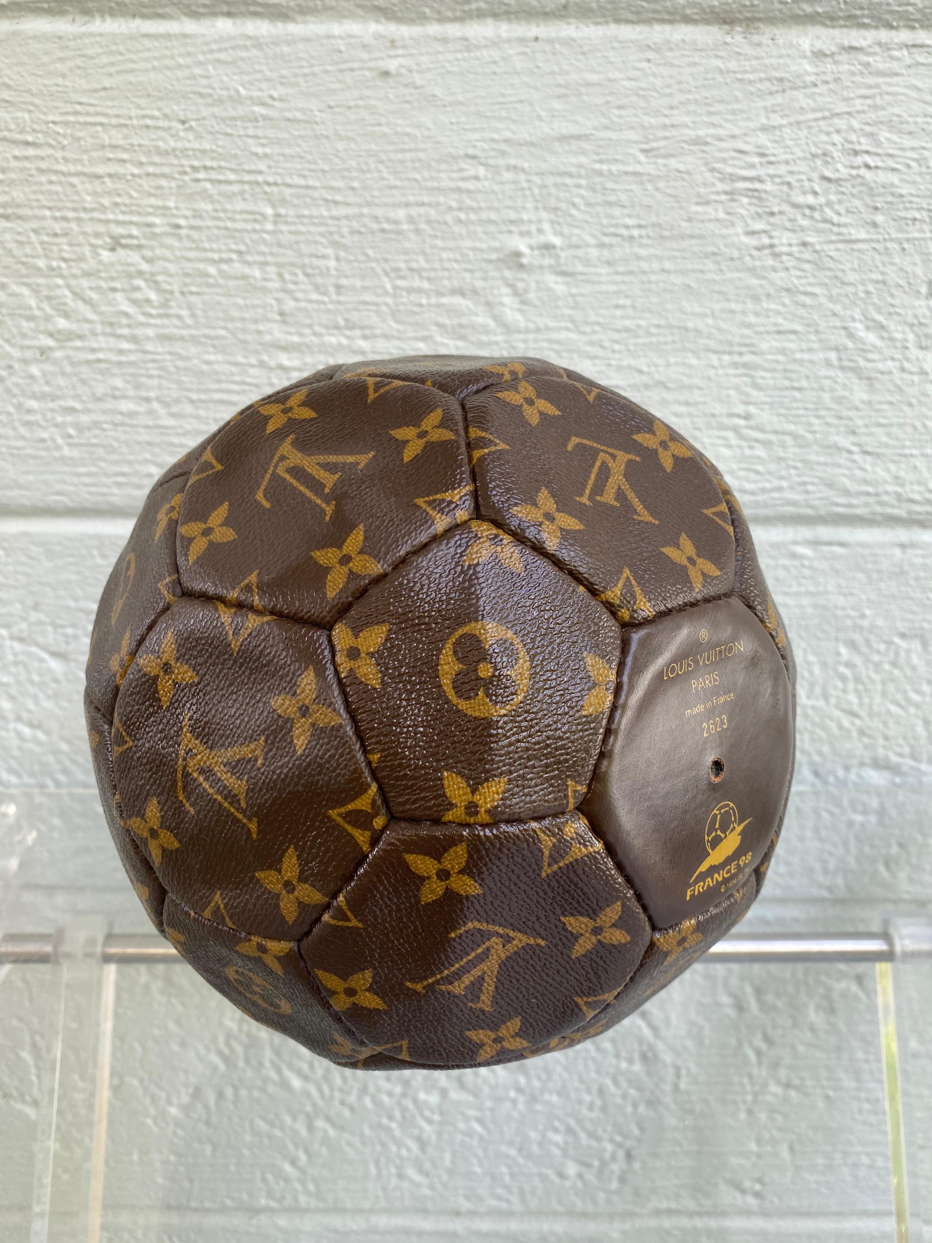 LOUIS VUITTON Limited Edition FIFA Monogram SOCCER FOOTBALL 1998 WORLD CUP  Preowned Brown Leather ref.674123 - Joli Closet