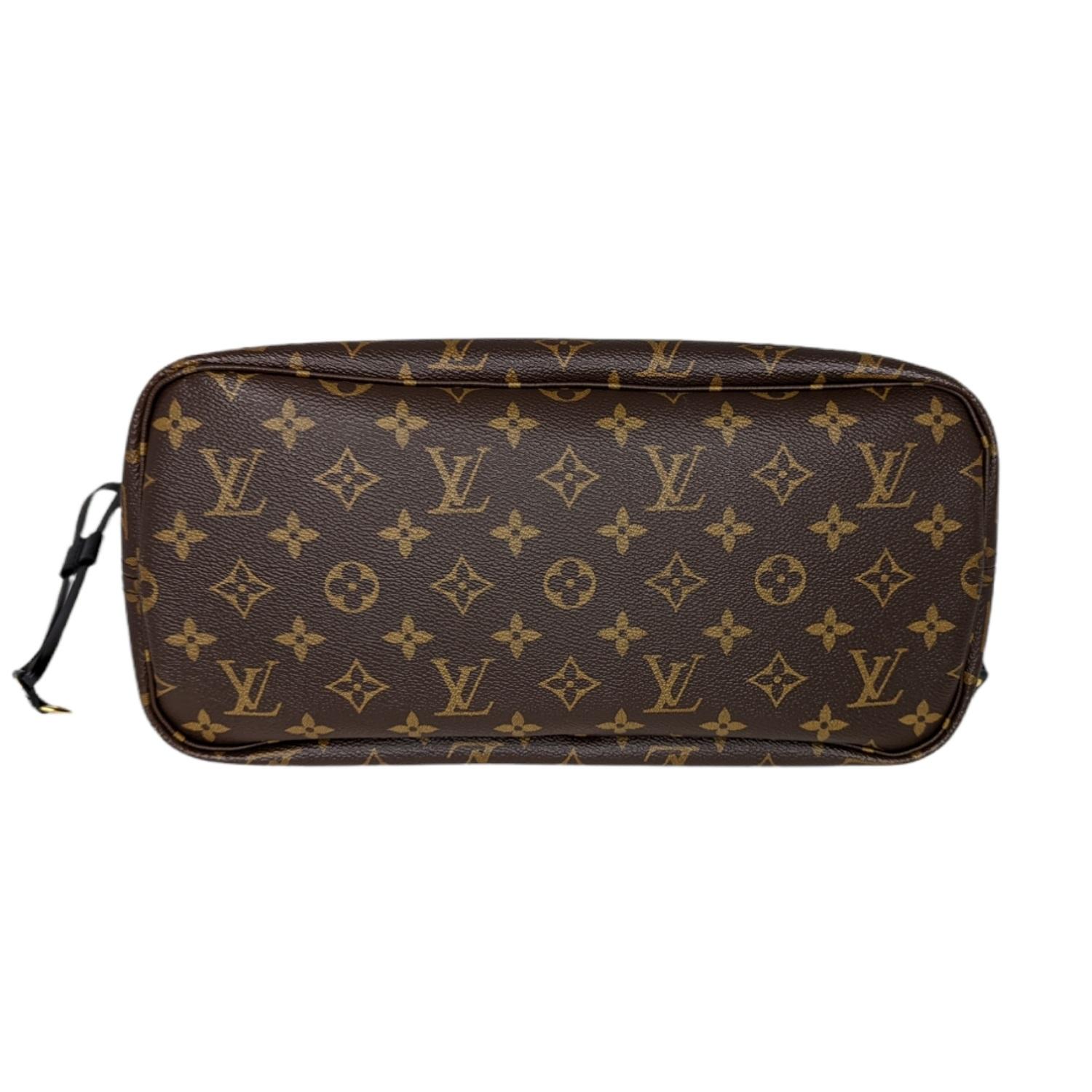 Louis Vuitton Monogram World Tour Neverfull MM Tote In Excellent Condition In Scottsdale, AZ