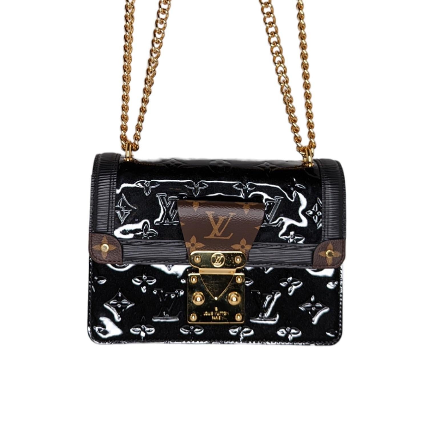 The LV Wynwood chain bag unites three emblematic House materials: glossy, glamorous Monogram Vernis patent leather, textured Epi leather and Monogram canvas. The result is a modern classic, an essential piece for an elegant woman’s handbag