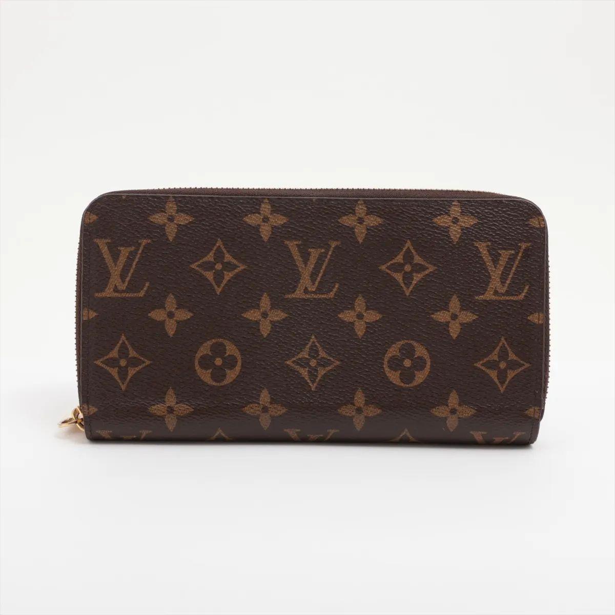 La Cartera Monograma Empreinte Zippy de Louis Vuitton es un accesorio sofisticado y versátil diseñado para ofrecer estilo y funcionalidad. Fabricada en suave y duradera piel Monogram Empreinte, presenta el icónico estampado Monogram en relieve para