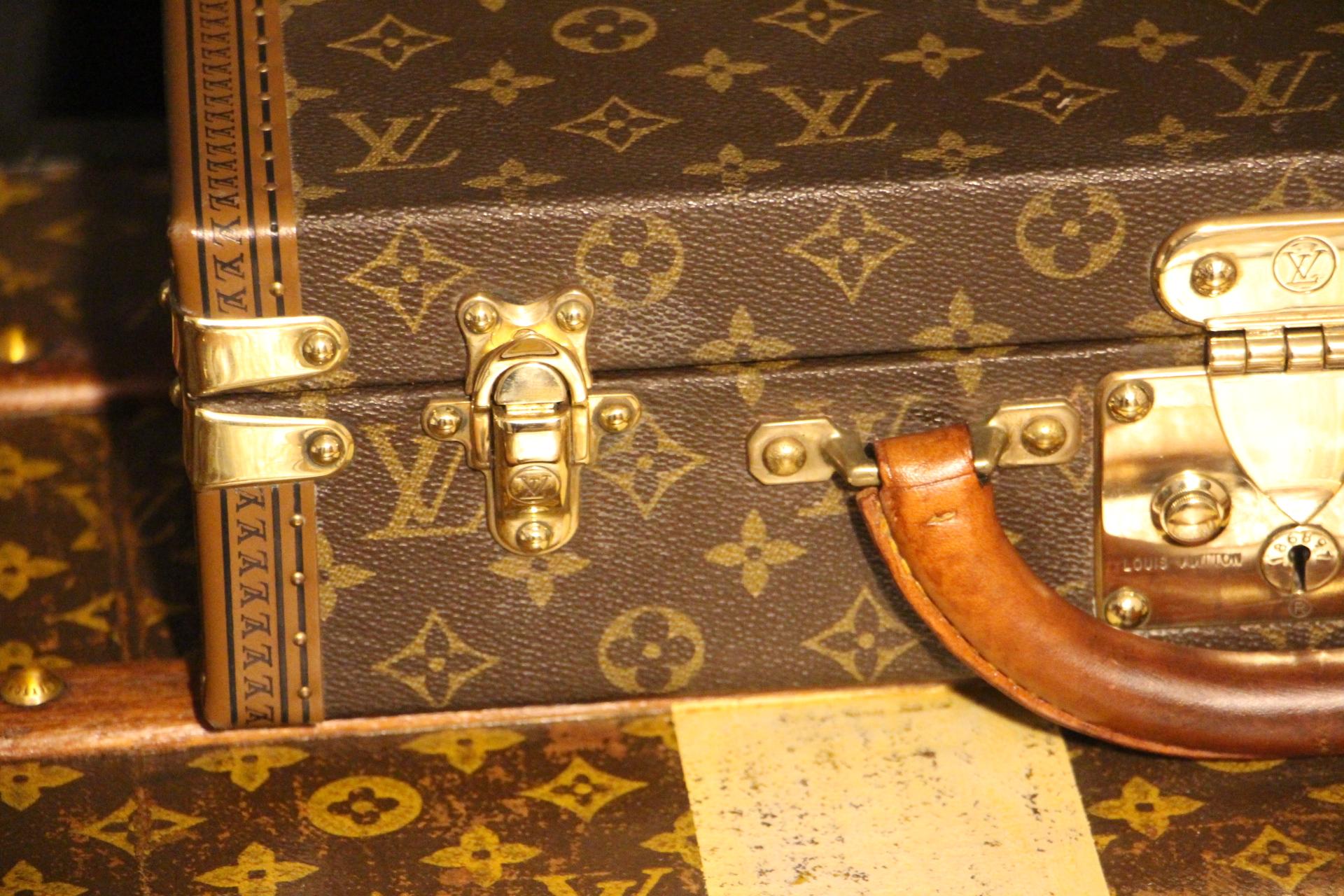 This elegant Louis Vuitton briefcase features monogram canvas and a comfortable leather handle. Closed by a solid brass lock, it is accompanied by two crafted brass trunk latches. Its trims are printed with the LV logo all around.
Its interior is