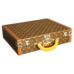Initiales Louis Vuitton - 109 For Sale on 1stDibs