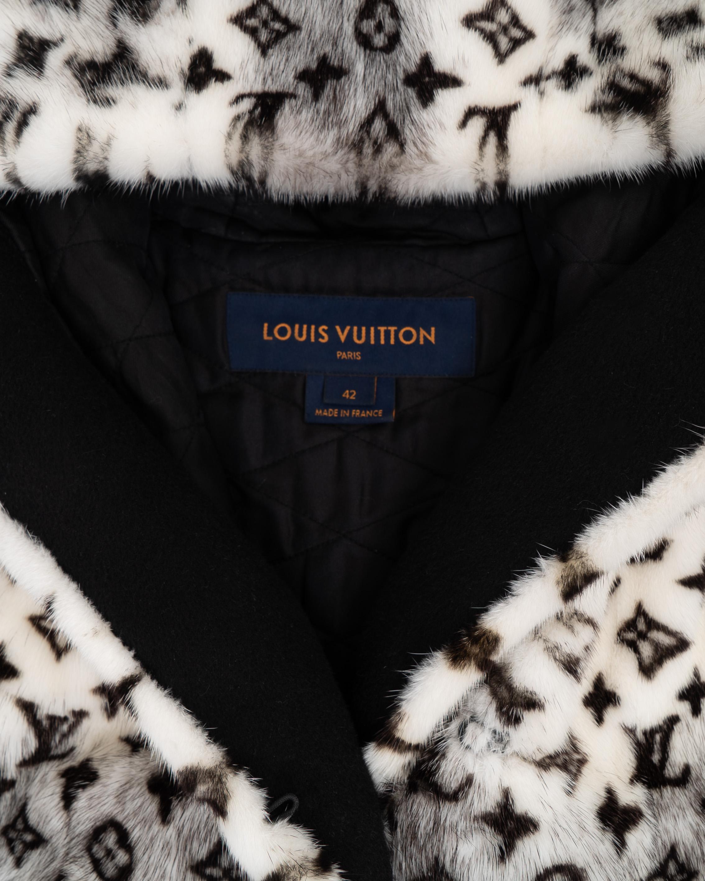 Grigio Gilet Louis Vuitton Monogramm Visone in vendita