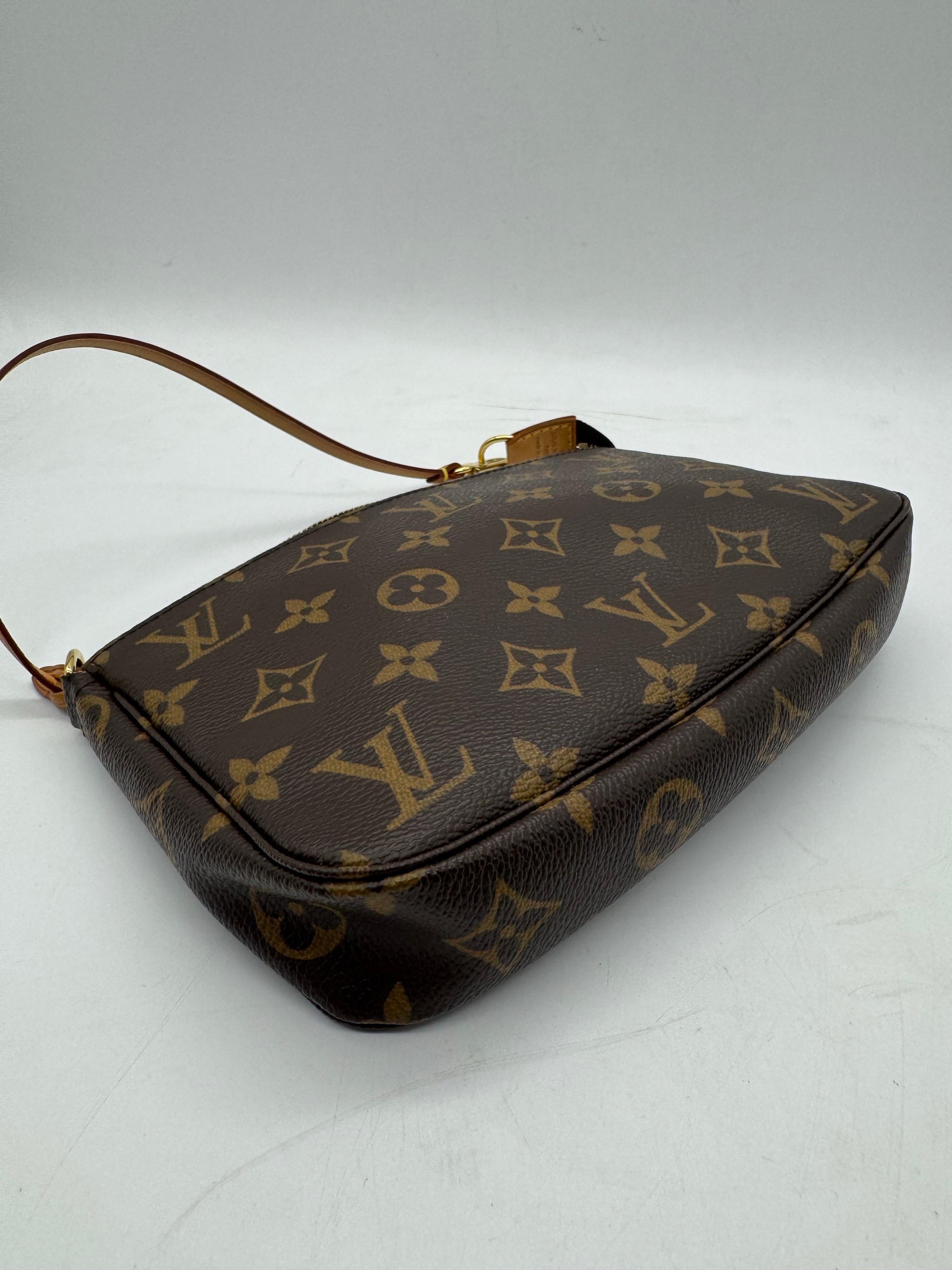 Black Louis Vuitton Monogramm Pochette Pouch For Sale