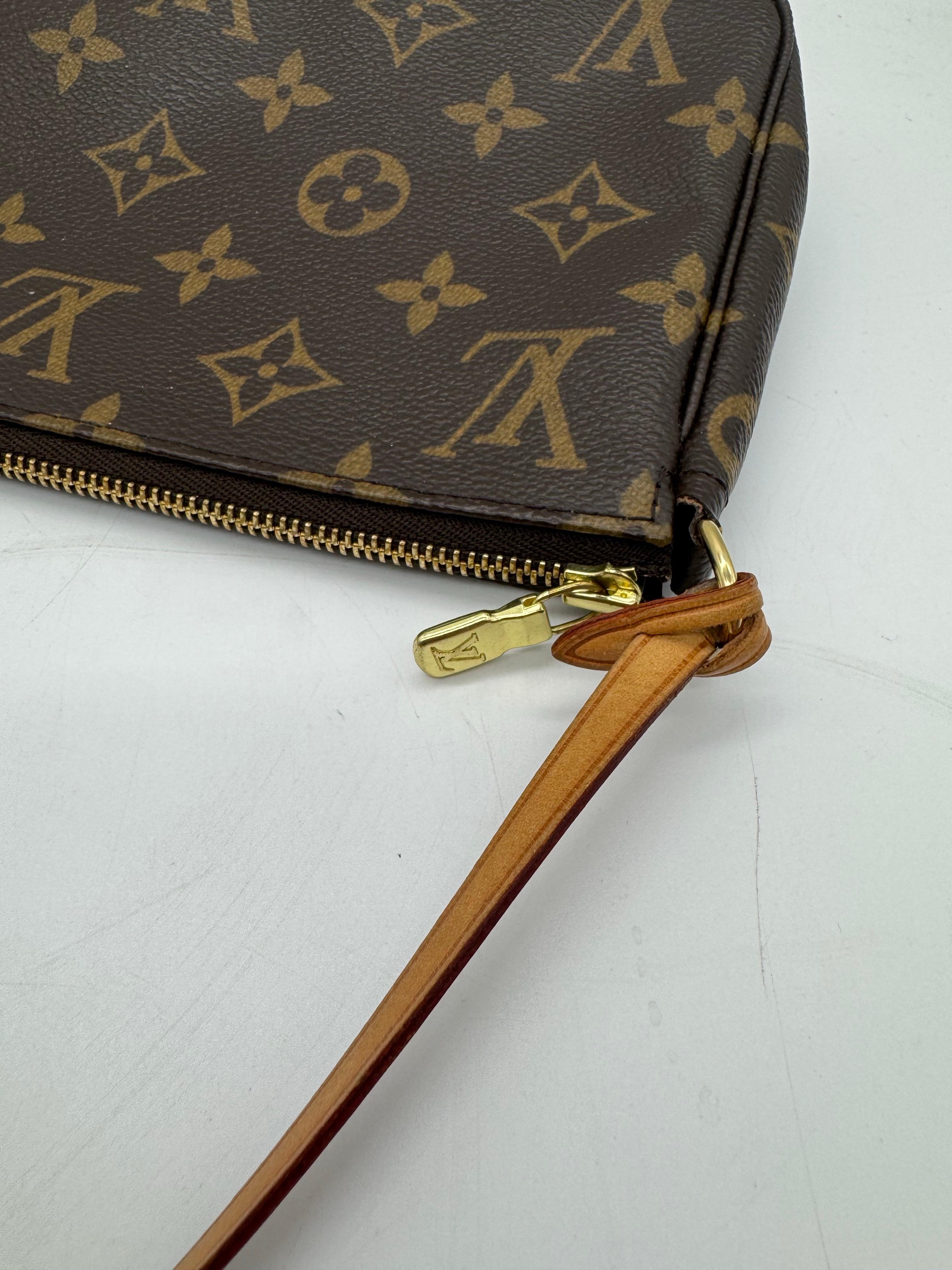 Women's or Men's Louis Vuitton Monogramm Pochette Pouch For Sale