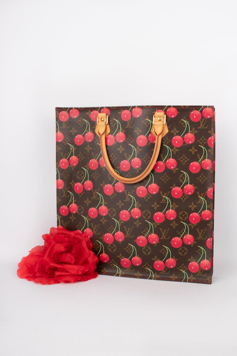 Louis Vuitton - (Made in France) Monogrammed canvas bag with cherry patterns. Sold with a serial number. 2005 Collection.

Additional information: 
Condition: Very good condition
Dimensions: Height: 38 cm - Length: 36 cm - Depth: 9 cm - Handle