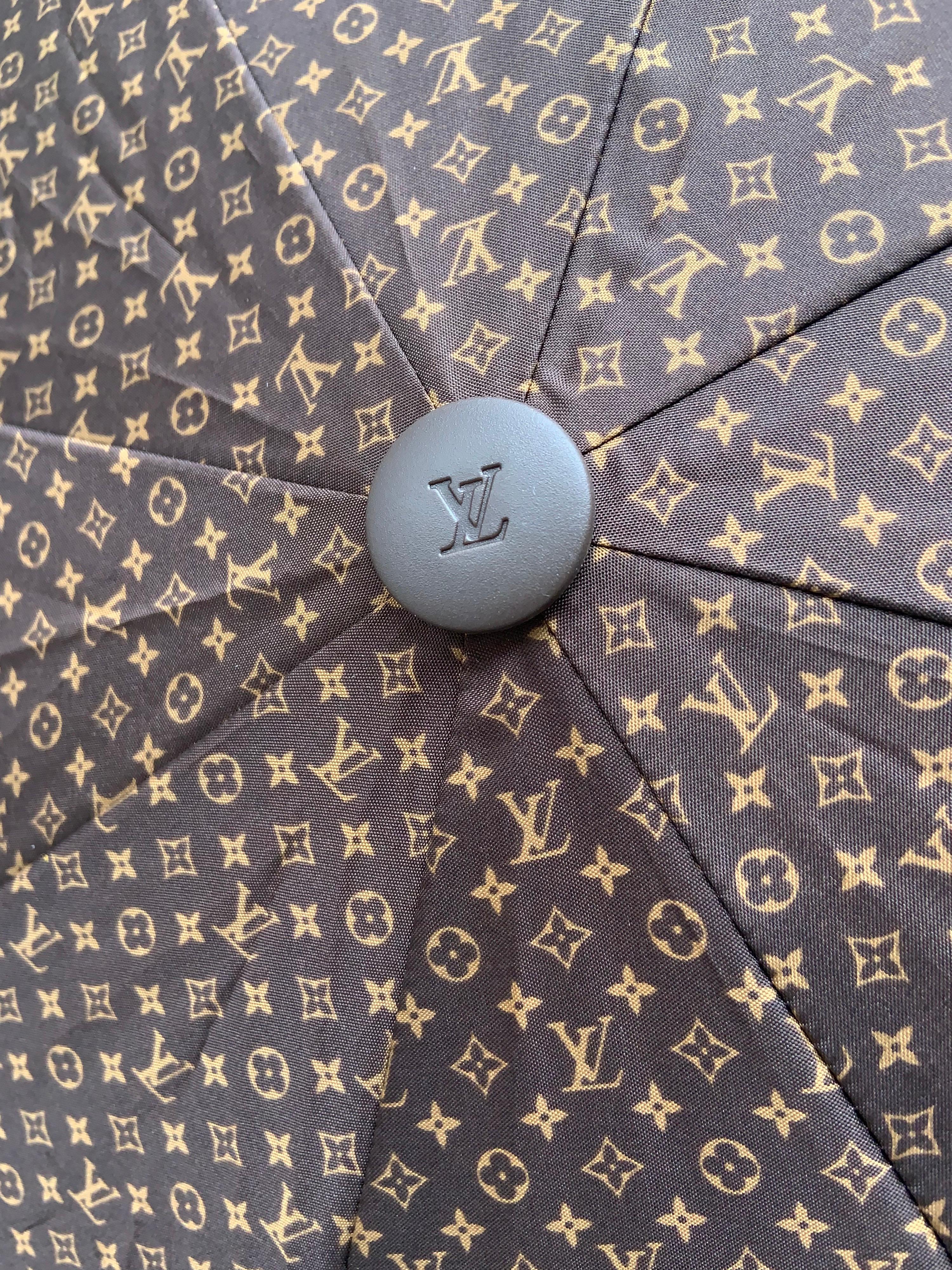 Louis Vuitton Monogrammed Collapsible Umbrella and Cover In Excellent Condition In New Hope, PA