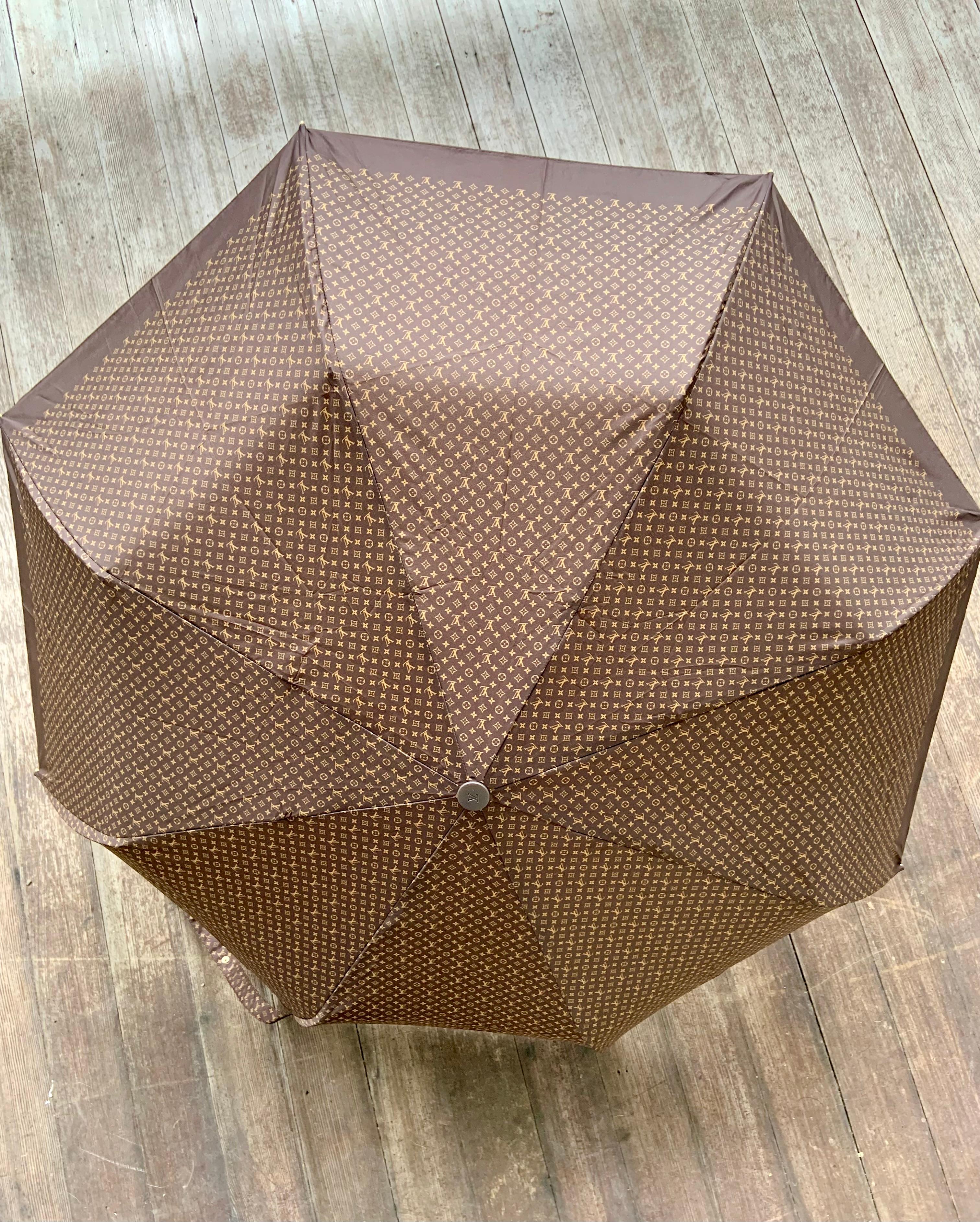 Women's or Men's Louis Vuitton Monogrammed Collapsible Umbrella and Cover
