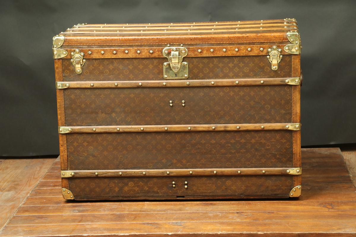 Louis Vuitton Monogrammed Steamer Trunk In Good Condition For Sale In Haguenau, FR