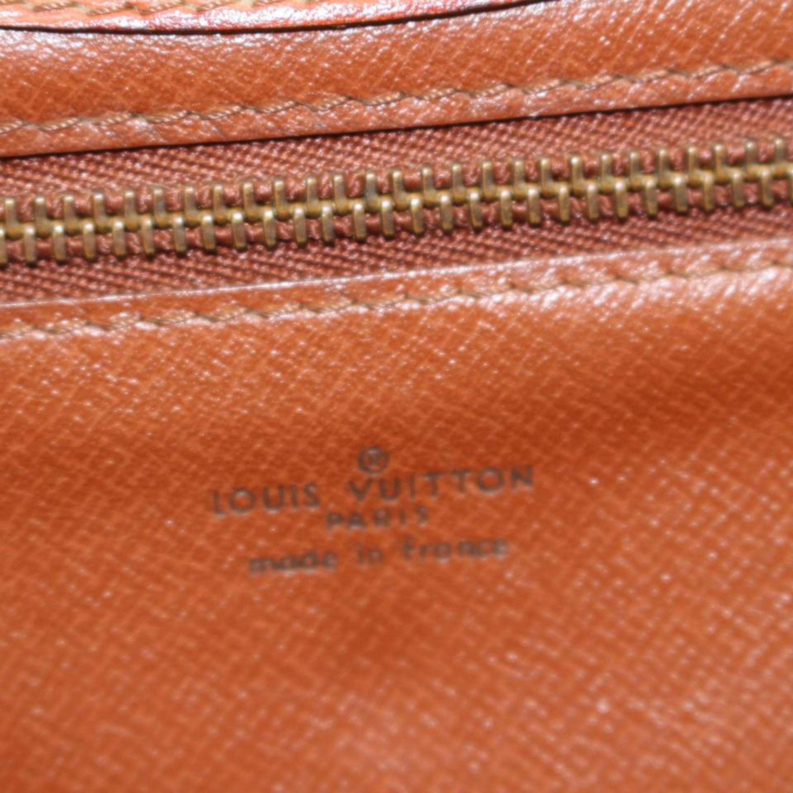 Louis Vuitton Montaigne 867317 Brown Leather Clutch In Good Condition For Sale In Forest Hills, NY