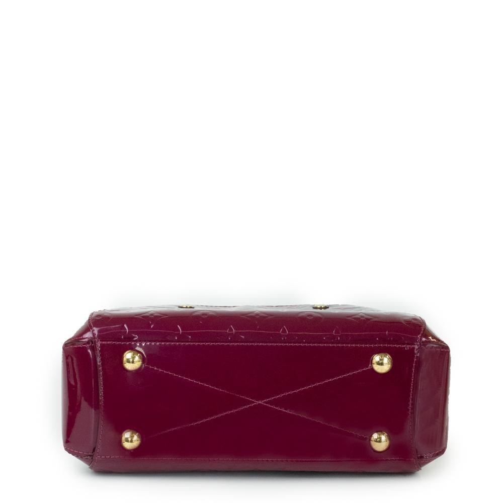 Louis Vuitton, Montaigne BB in burgundy patent leather In Good Condition In Clichy, FR