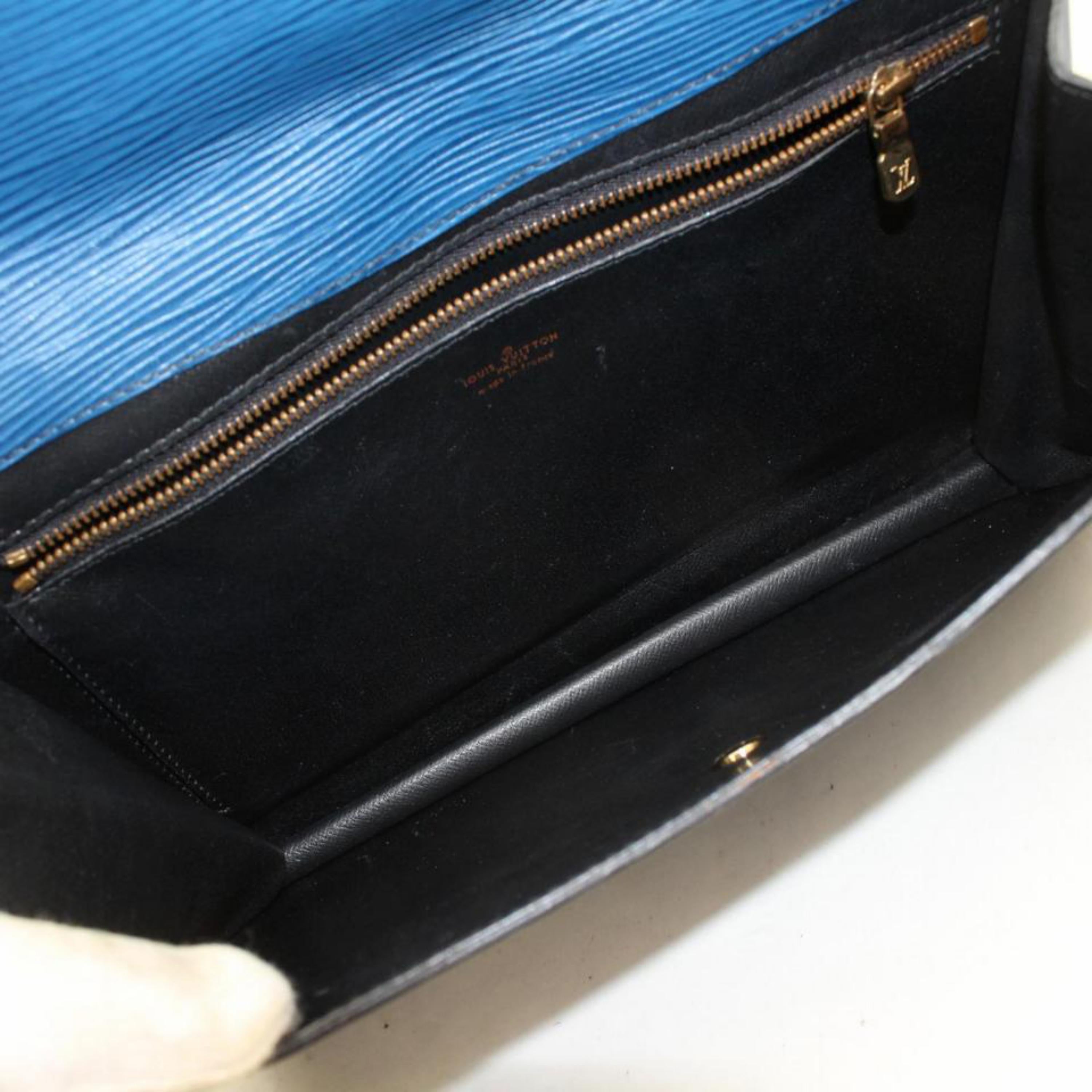 Louis Vuitton Montaigne Pochette Epi Toledo Envelope 869476 Blue Leather Clutch In Good Condition For Sale In Forest Hills, NY