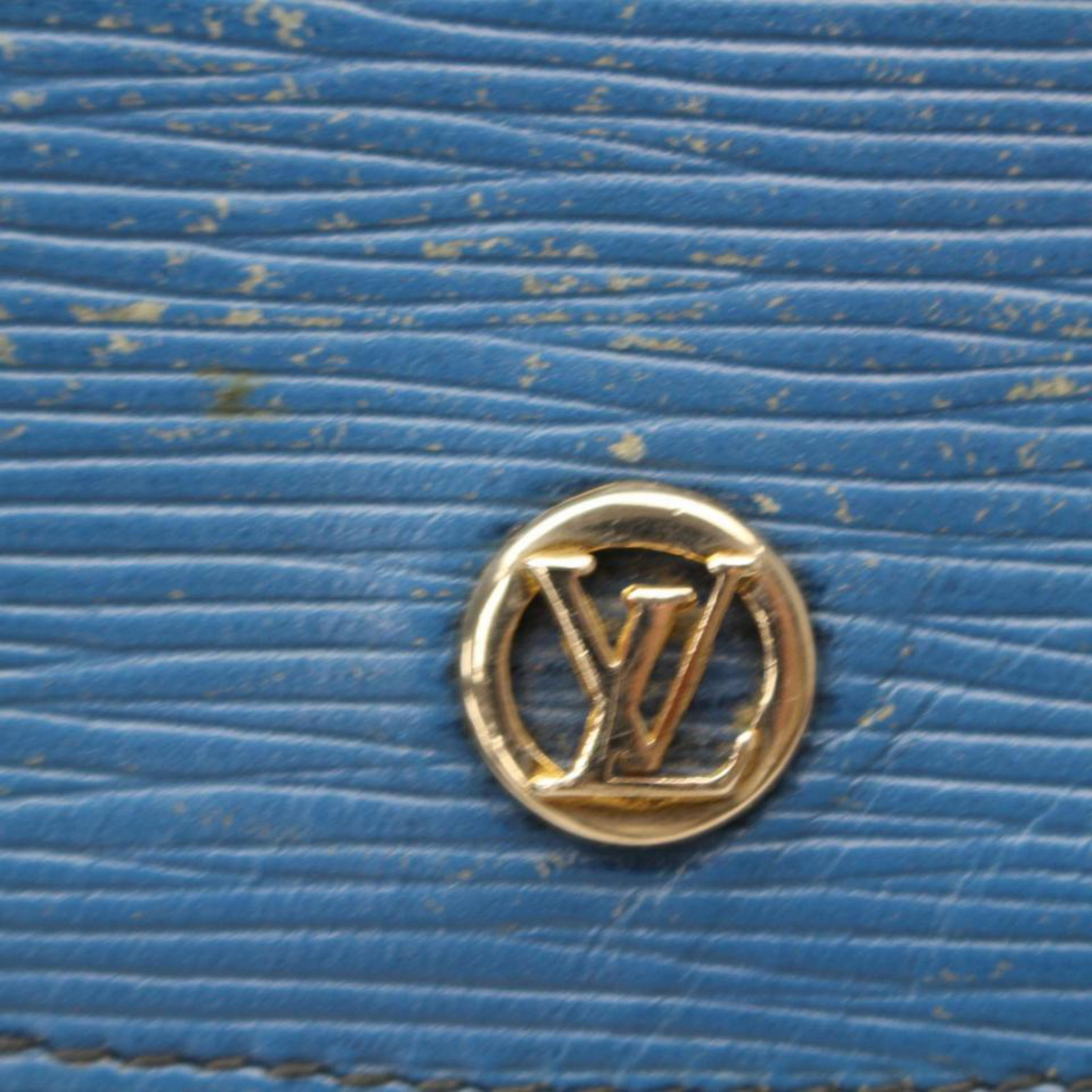 Louis Vuitton Montaigne Pochette Epi Toledo Envelope 869476 Blue Leather Clutch For Sale 5