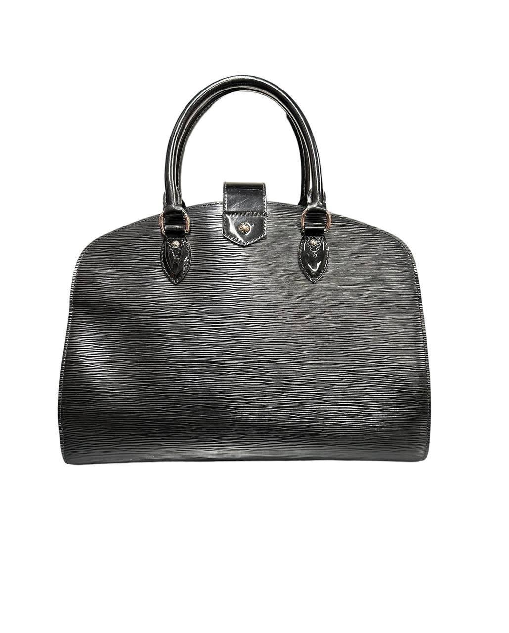 Women's Louis Vuitton Montaigne Vintage Bag Black Epi Leather  For Sale