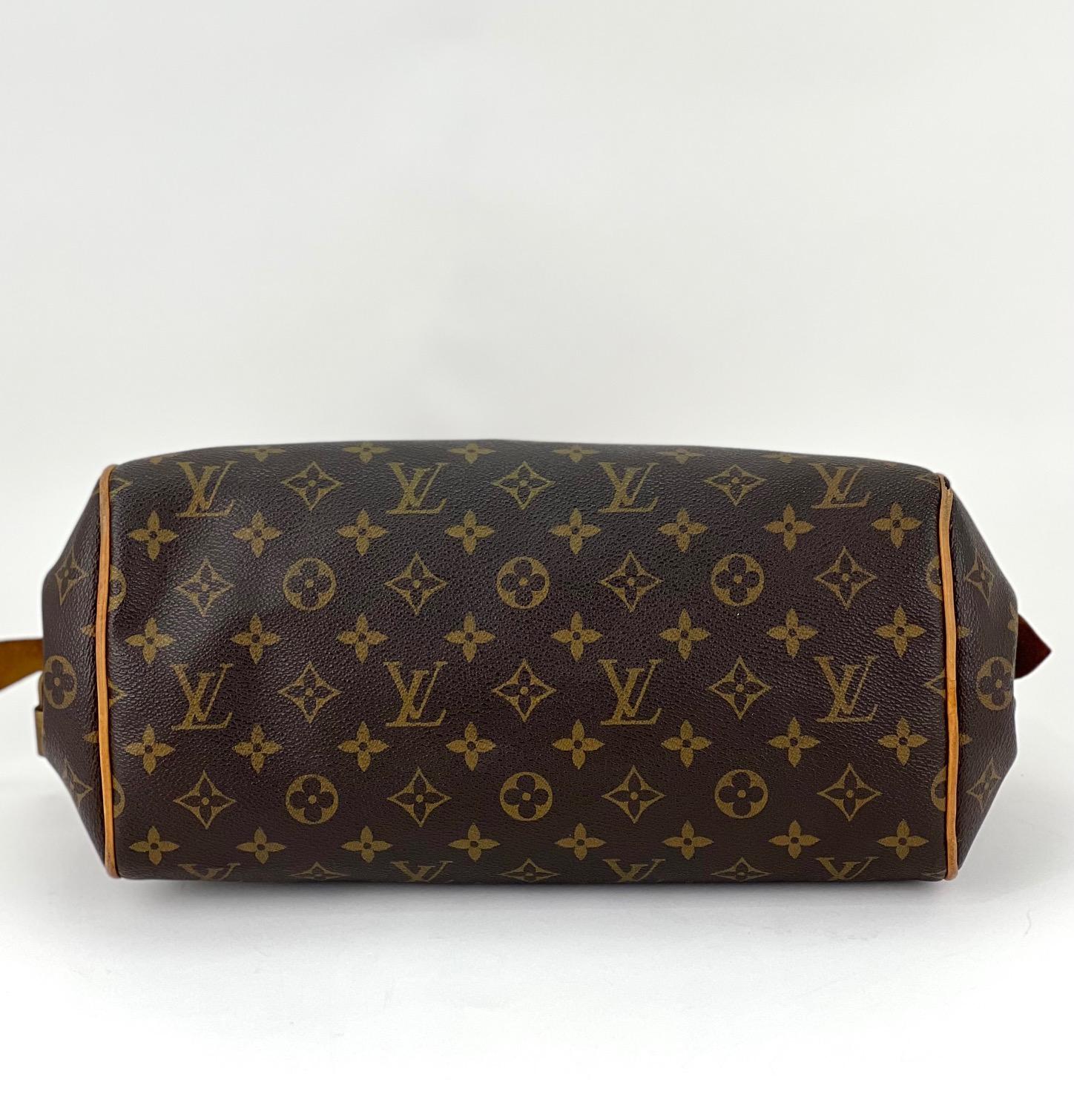 LOUIS VUITTON MONTORGUEIL PM  Monogram Canvas Shoulder Hand Bag In Good Condition In Freehold, NJ