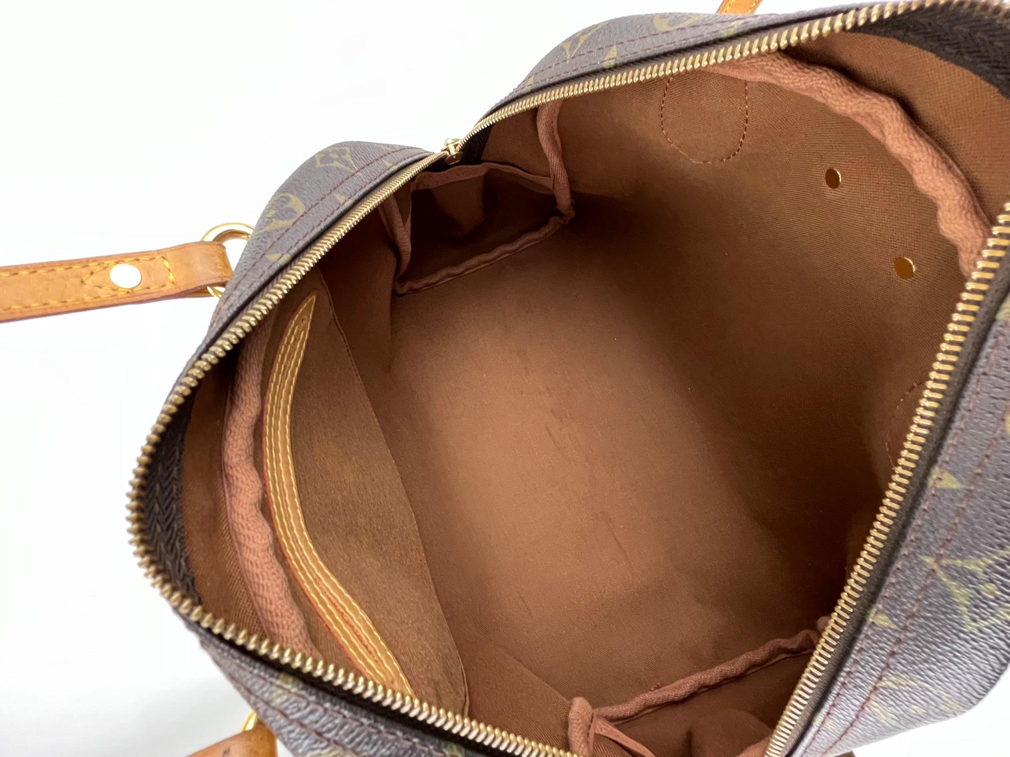 LOUIS VUITTON MONTORGUEIL PM  Sac à main porté à l'épaule en toile avec monogramme  en vente 2