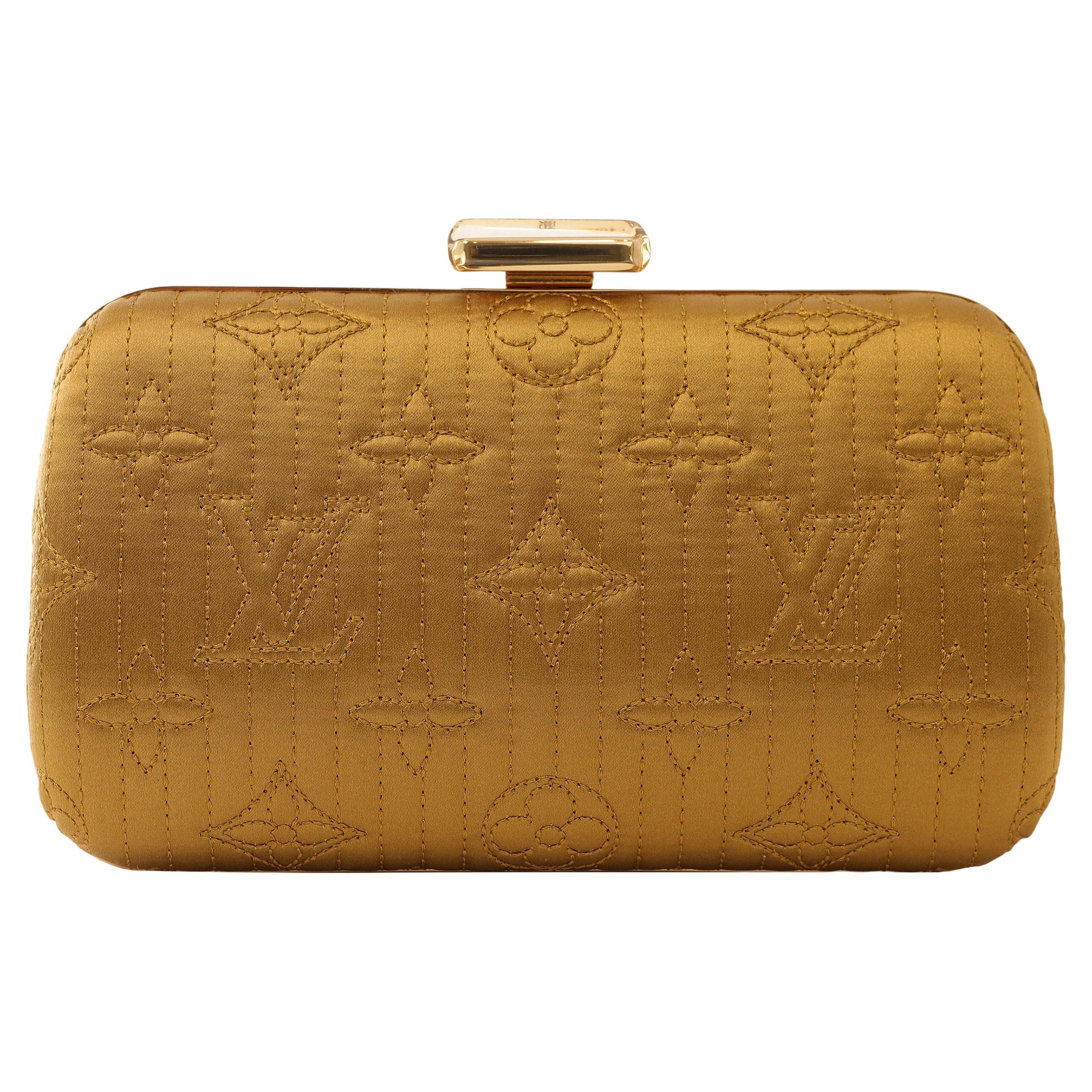 Louis Vuitton Moutard Monogramm Satin Minaudiere mit Goldbeschlägen im Angebot