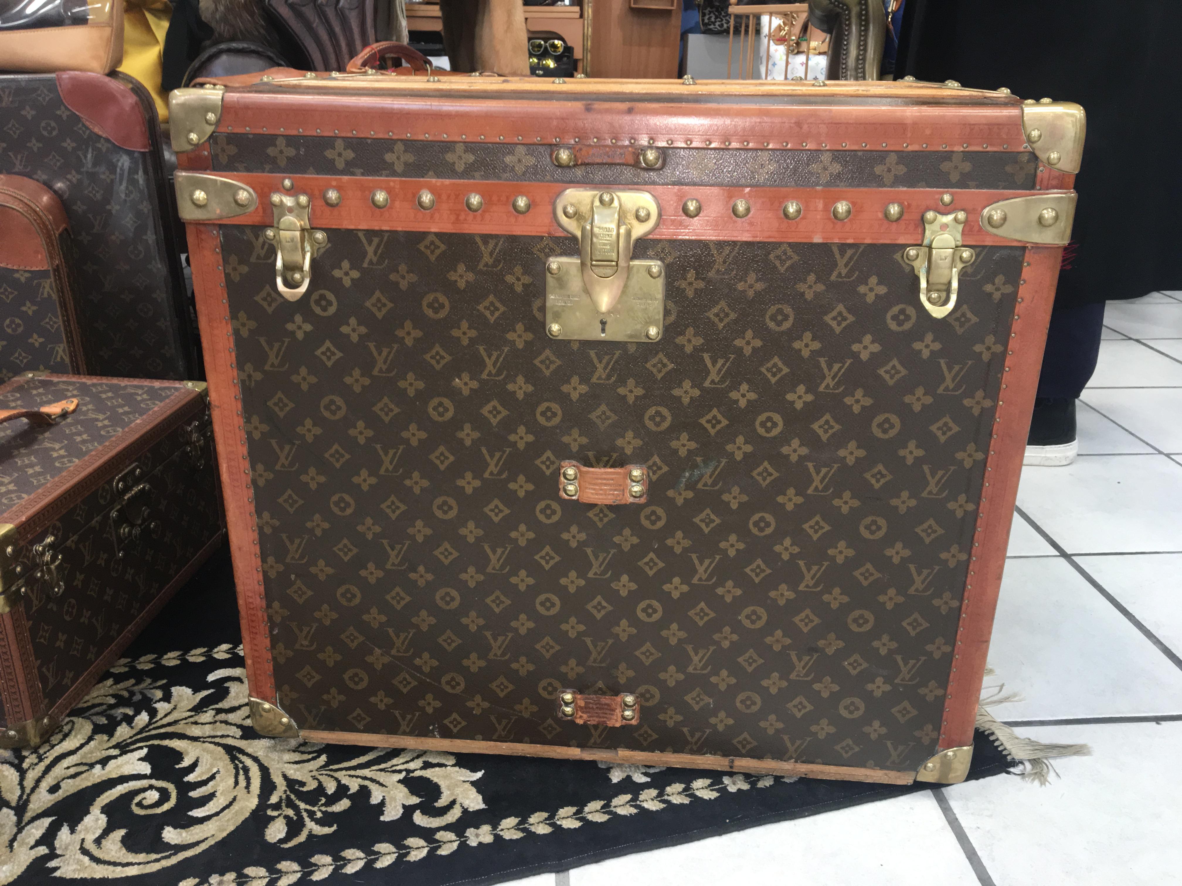 Louis Vuitton M.R.B. New York Wardrobe Trunk In Good Condition For Sale In Lugano, CH