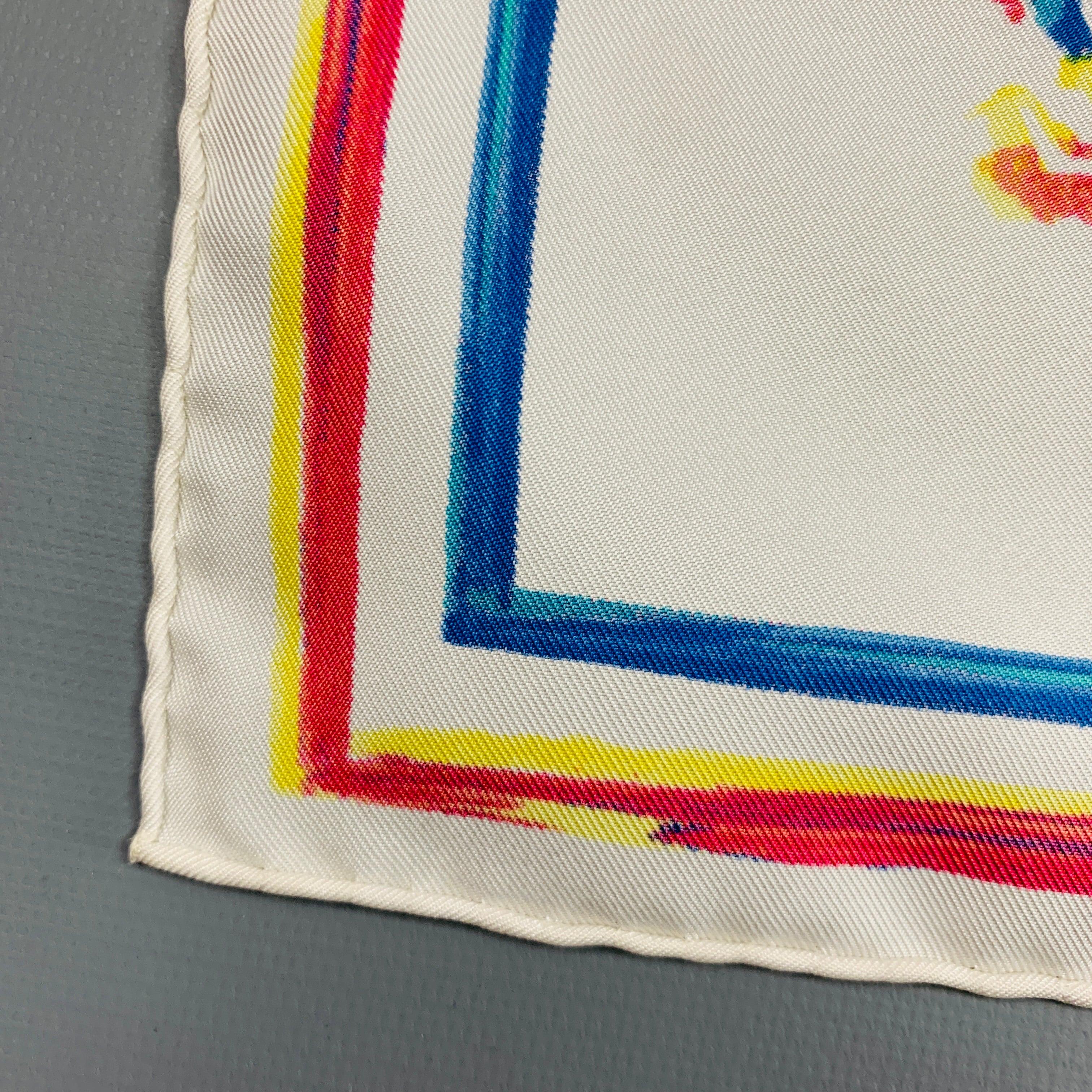 LOUIS VUITTON - Foulard en soie imprimé d'un monogramme multicolore Bon état - En vente à San Francisco, CA