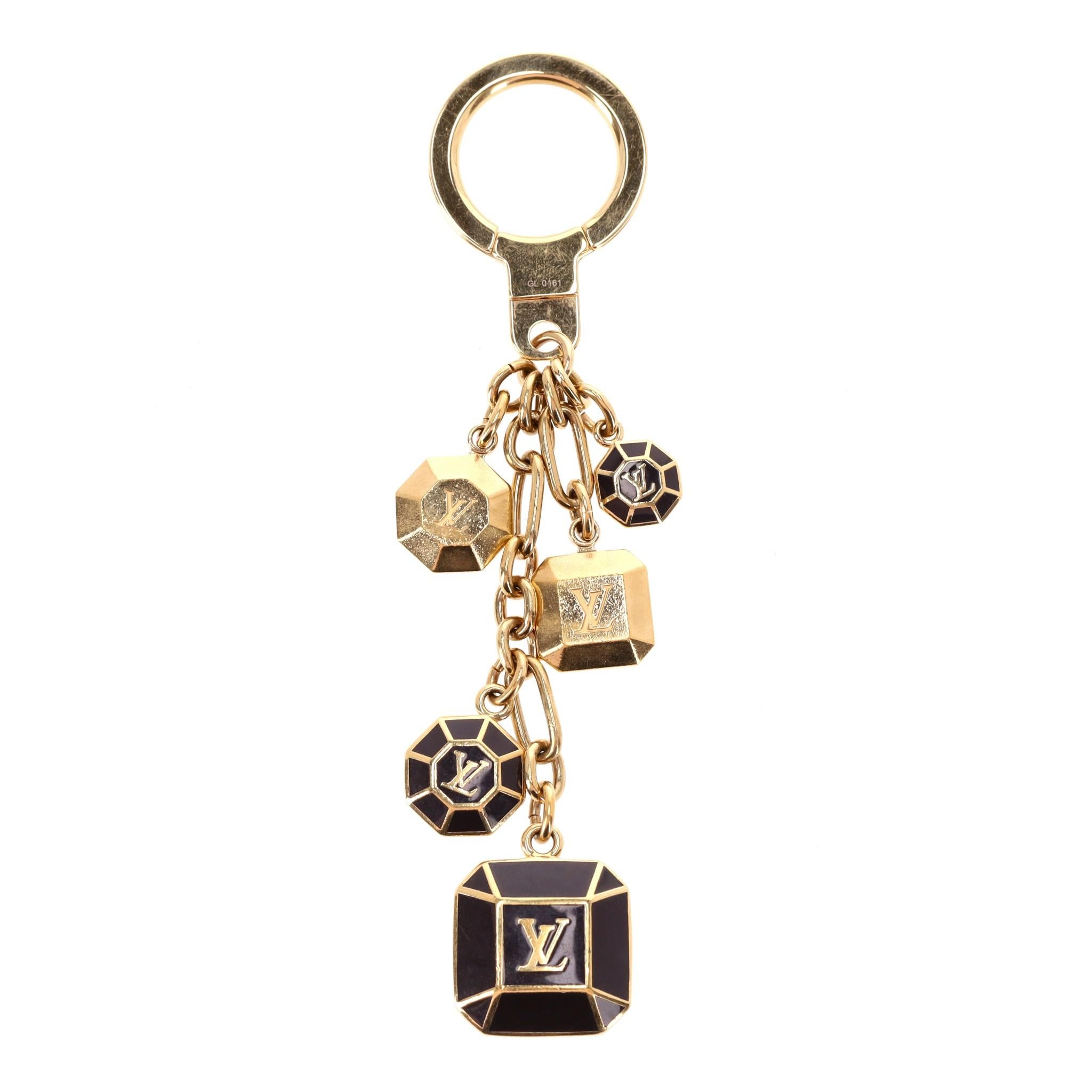 Louis Vuitton Multi Dangle 'LV' Logo Bag Charm

Gold  metal and brown enamel bag charm designed with five charms with 'LV' signature detail.

Rrp Approx. £500

Size - One Size

Condition - Good/Very Good (Scratches)

Composition - Metal,