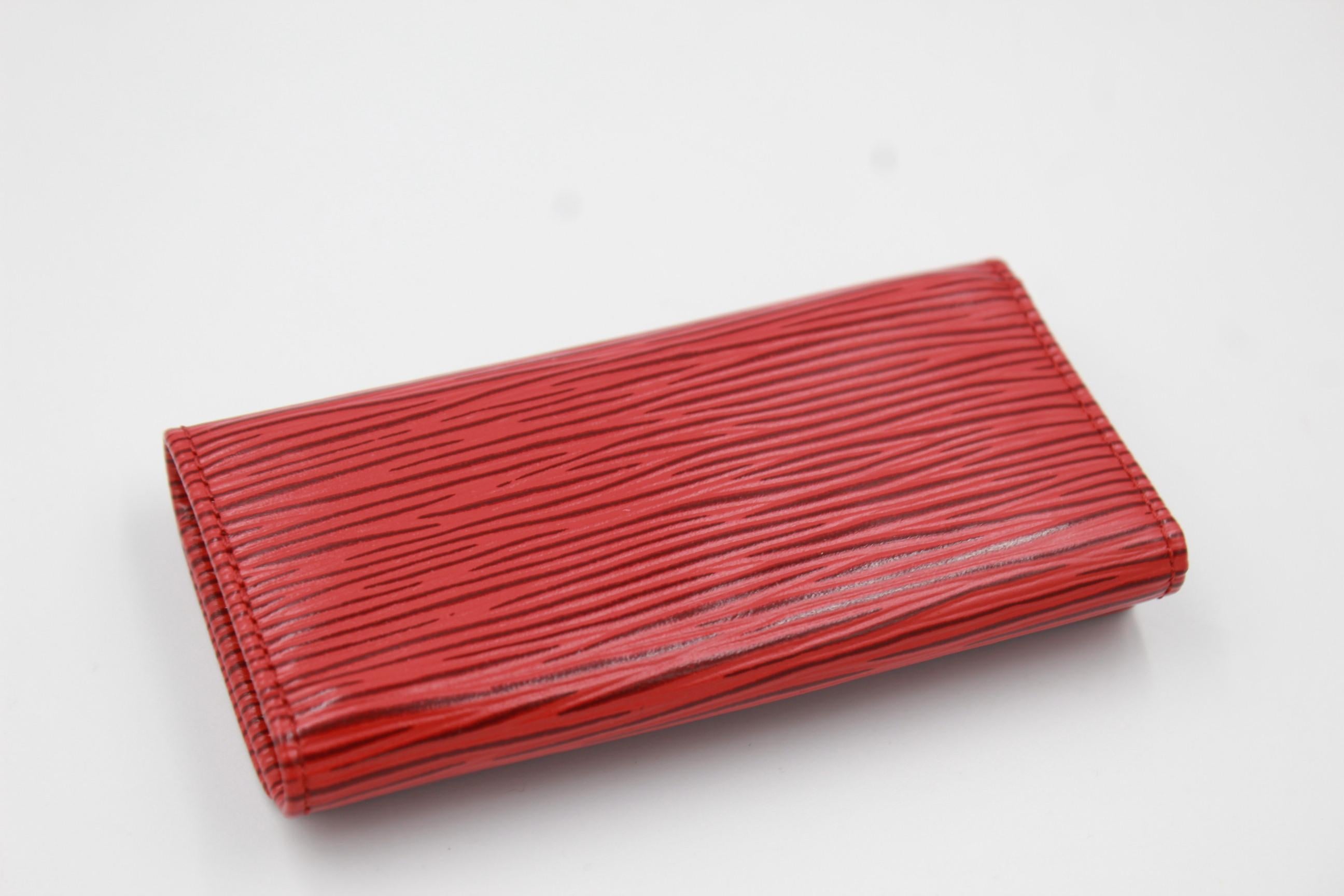 Louis Vuitton multi keys  in red épi leather.
For 4 keys.
Good condition.
6cm /16cm x 10.5cm x 1.5cm