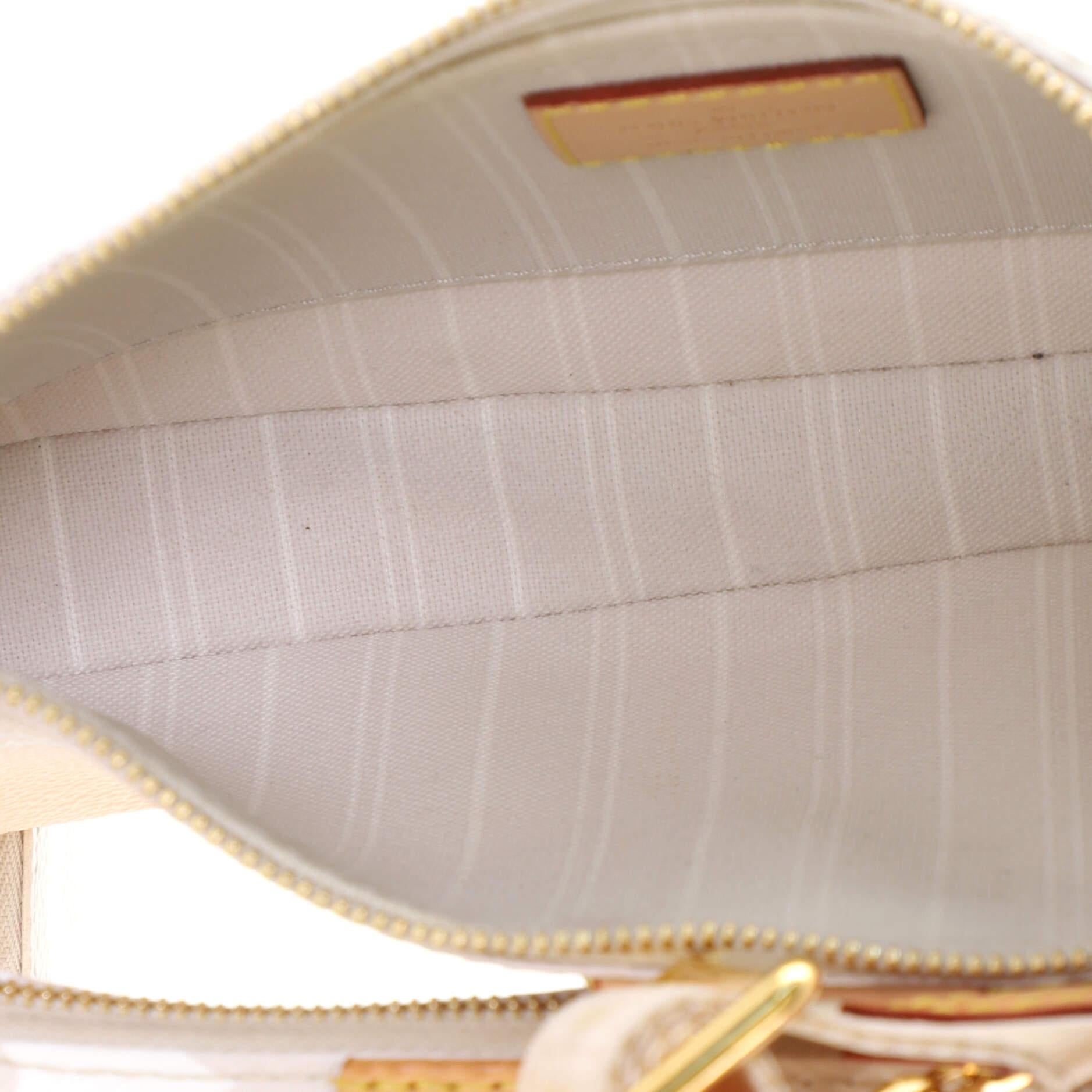 louis vuitton multi pochette inside
