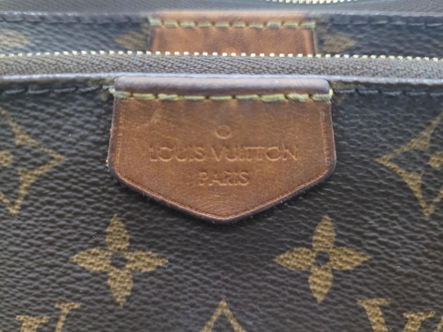 Grigio Louis Vuitton Multi Pochette Accessoires Borsa a tracolla in vendita