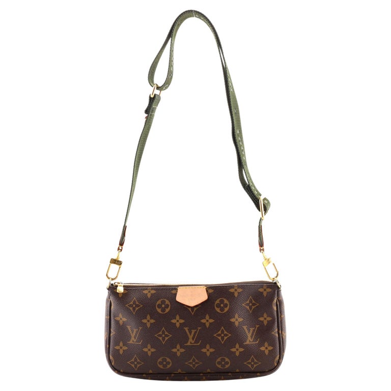 LOUIS VUITTON Pochette