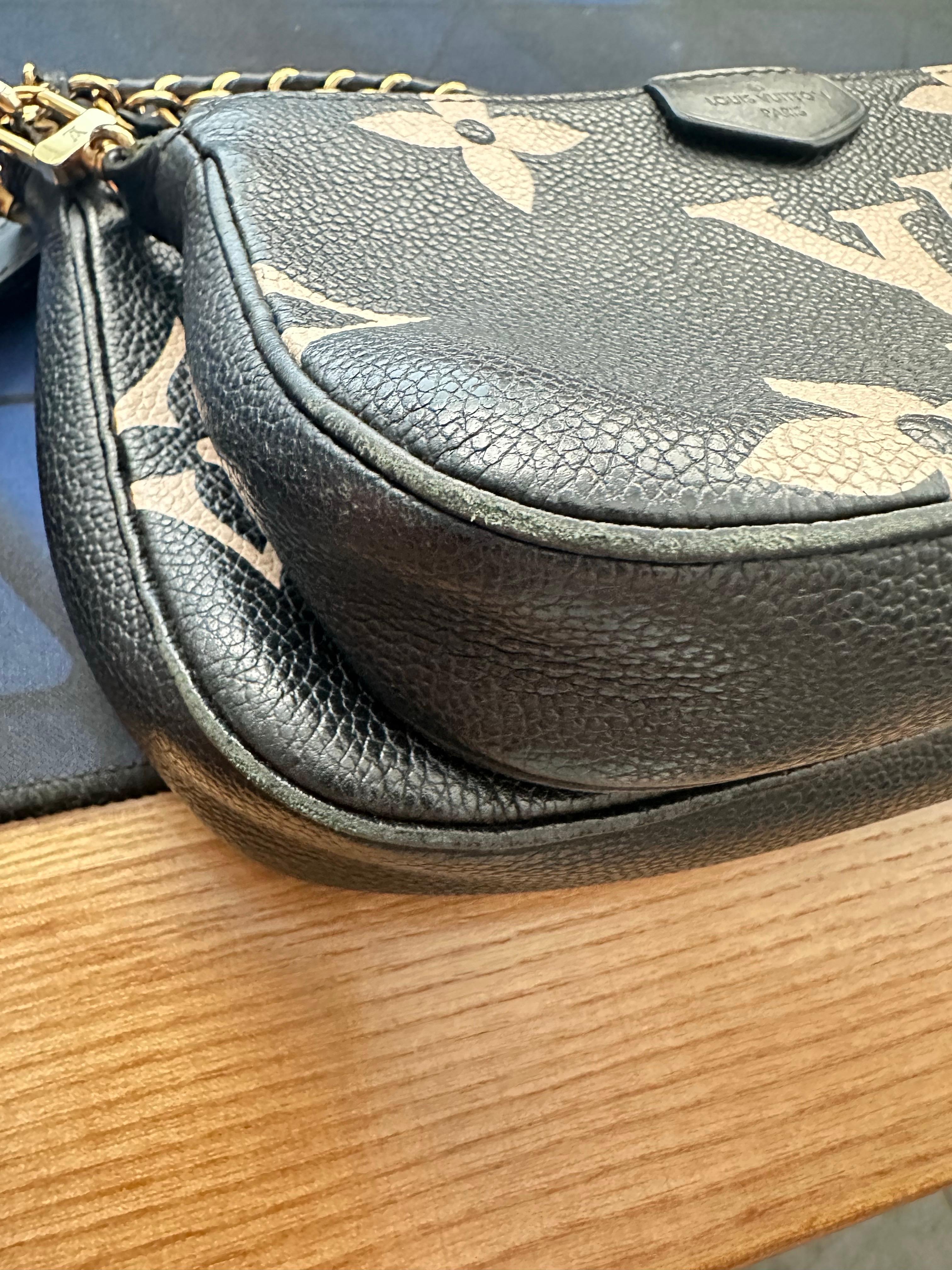 Louis Vuitton Multi Pochette Accessoires Borsa in pelle con impianto Monogram in vendita 6