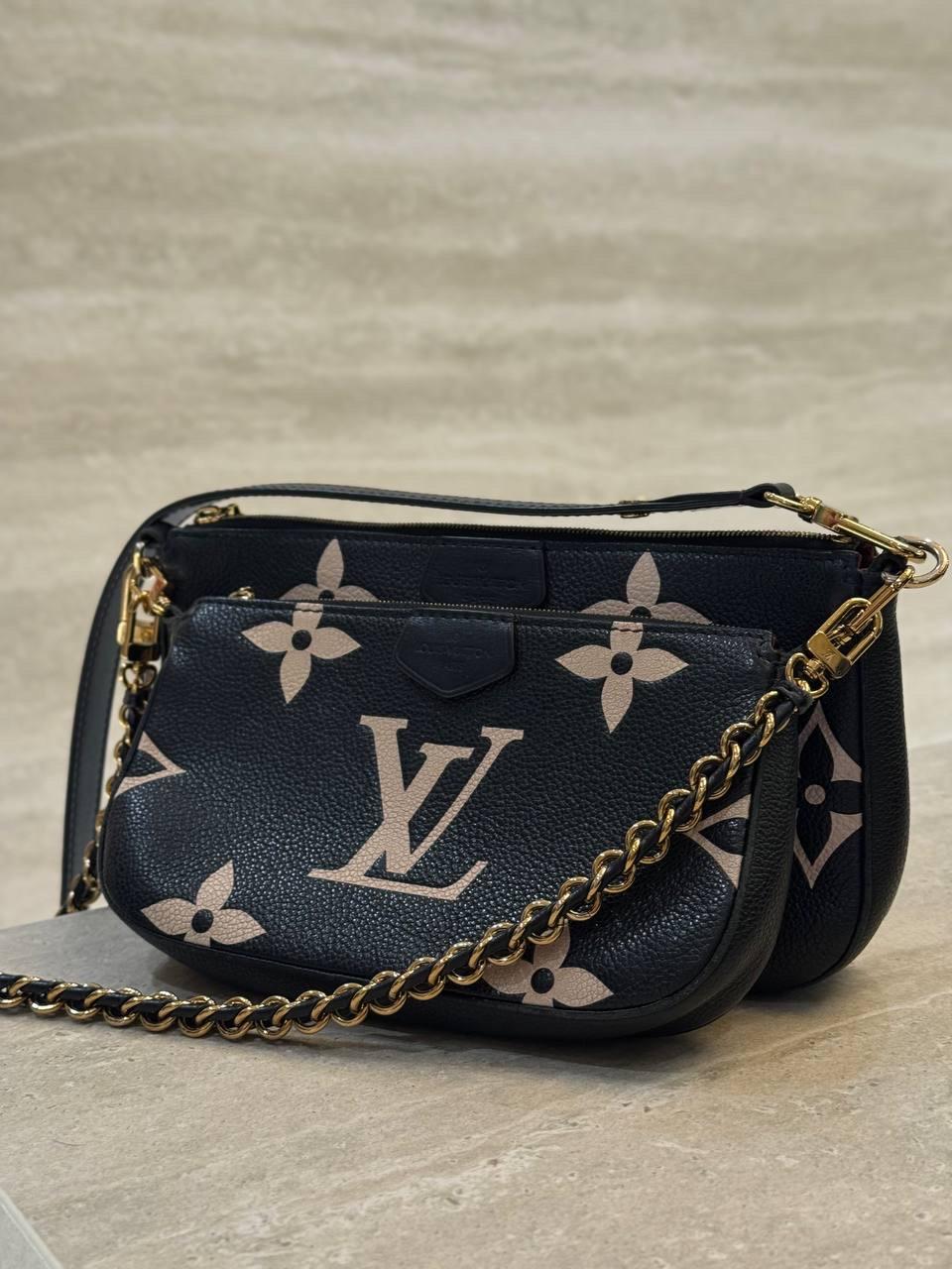 Grigio Louis Vuitton Multi Pochette Accessoires Borsa in pelle con impianto Monogram in vendita