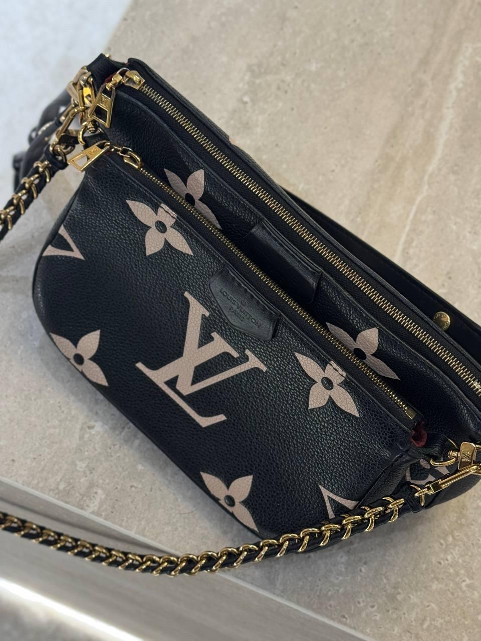 Louis Vuitton Multi Pochette Accessoires Borsa in pelle con impianto Monogram In condizioni buone in vendita a Krakow, PL