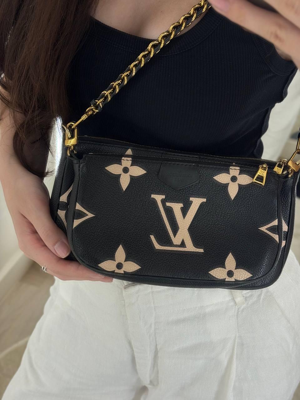 Donna Louis Vuitton Multi Pochette Accessoires Borsa in pelle con impianto Monogram in vendita