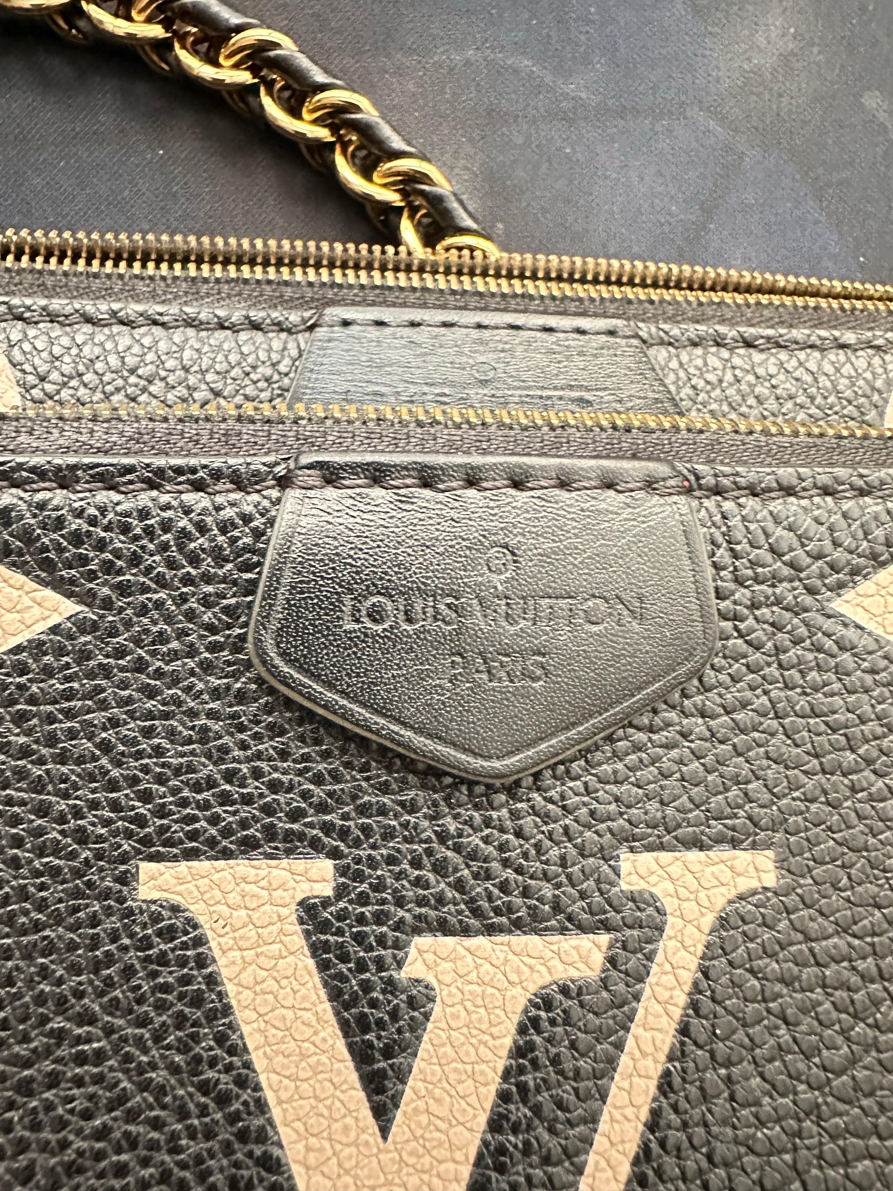 Louis Vuitton Multi Pochette Accessoires Borsa in pelle con impianto Monogram in vendita 1
