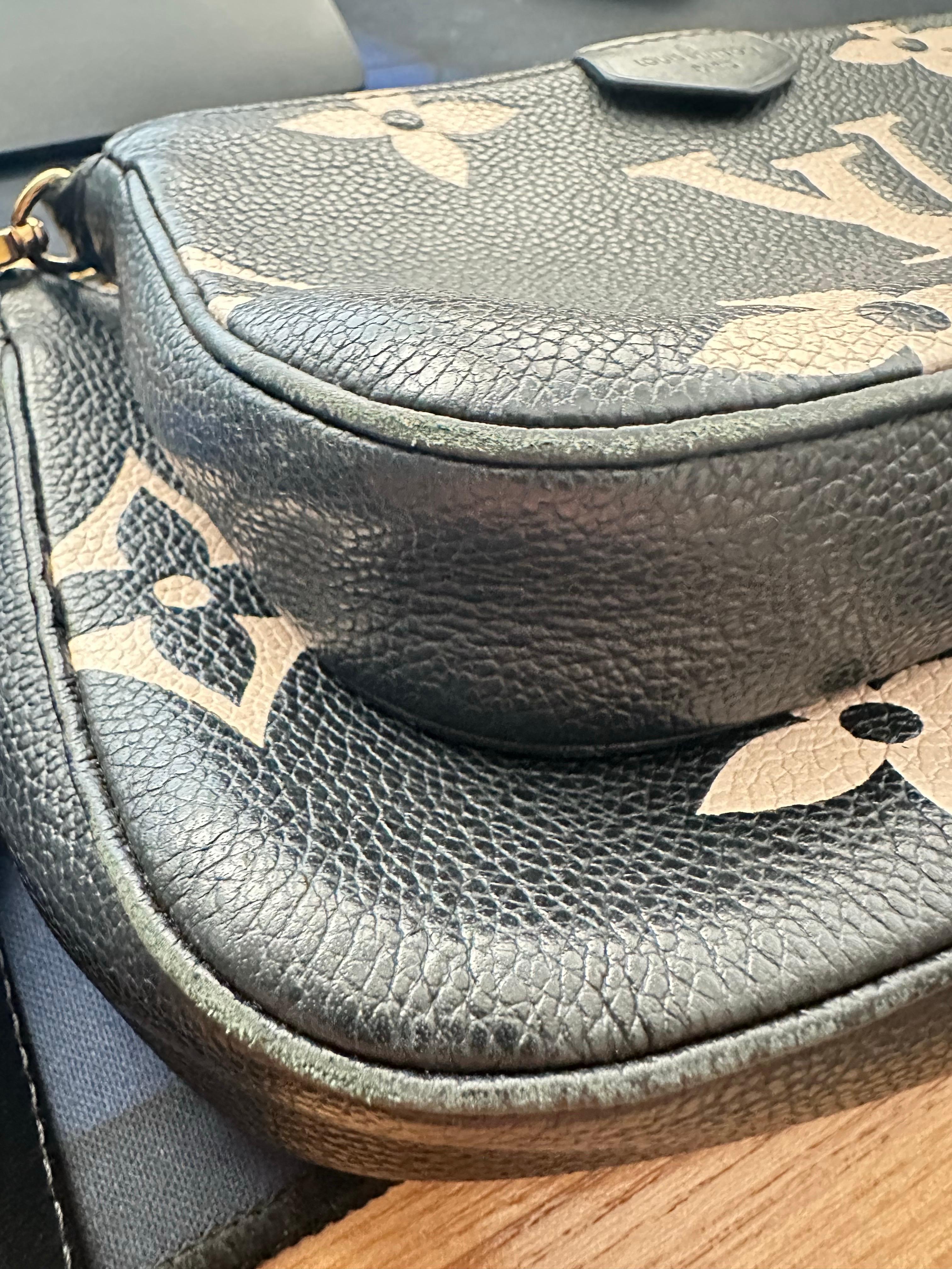 Louis Vuitton Multi Pochette Accessoires Borsa in pelle con impianto Monogram in vendita 2